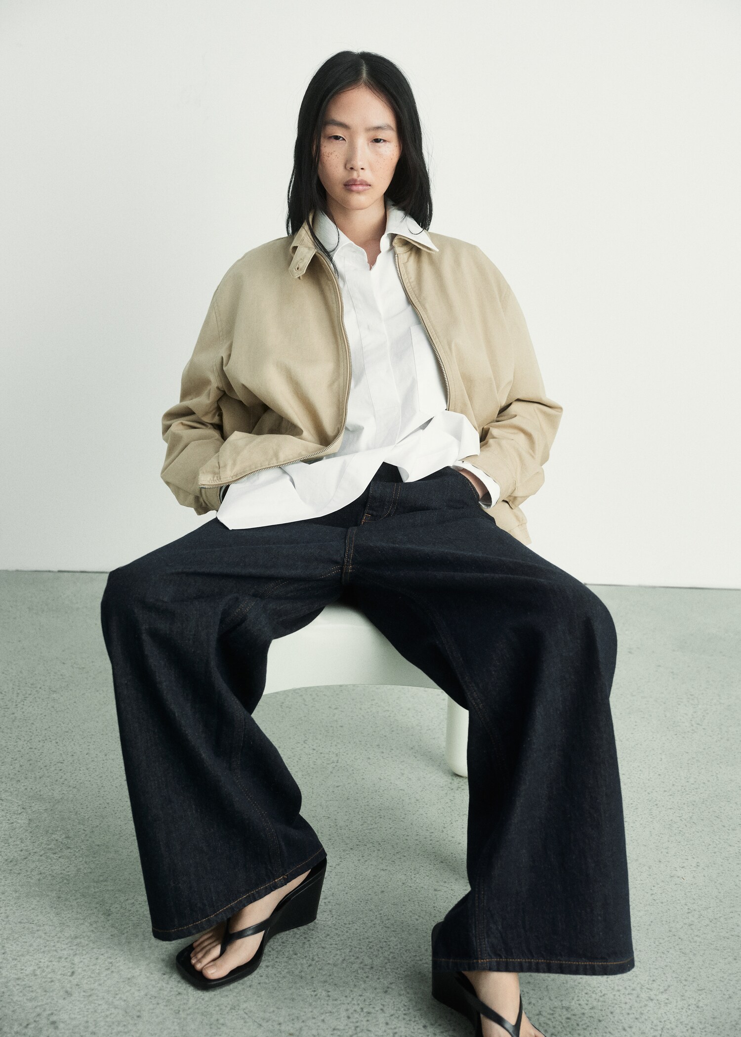 Low-rise wide leg rinse-wash jeans - Details of the article 7