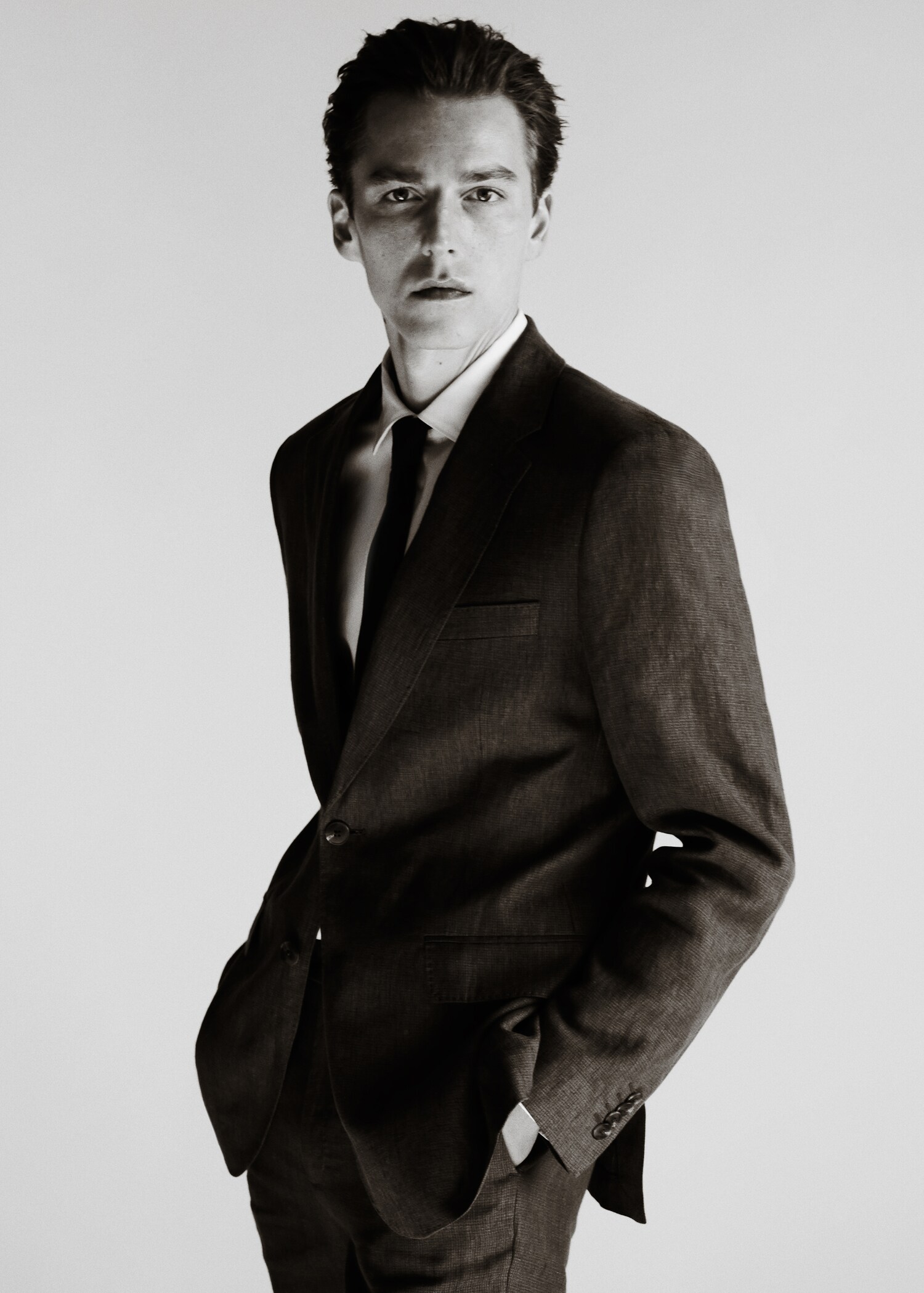 Amalfi 100% linen slim-fit suit jacket - Details of the article 5