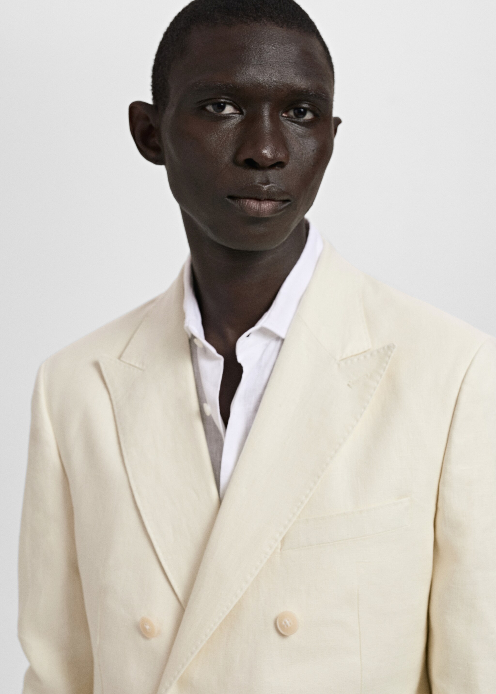 Amalfi 100% linen slim-fit double-breasted suit jacket - Details of the article 1