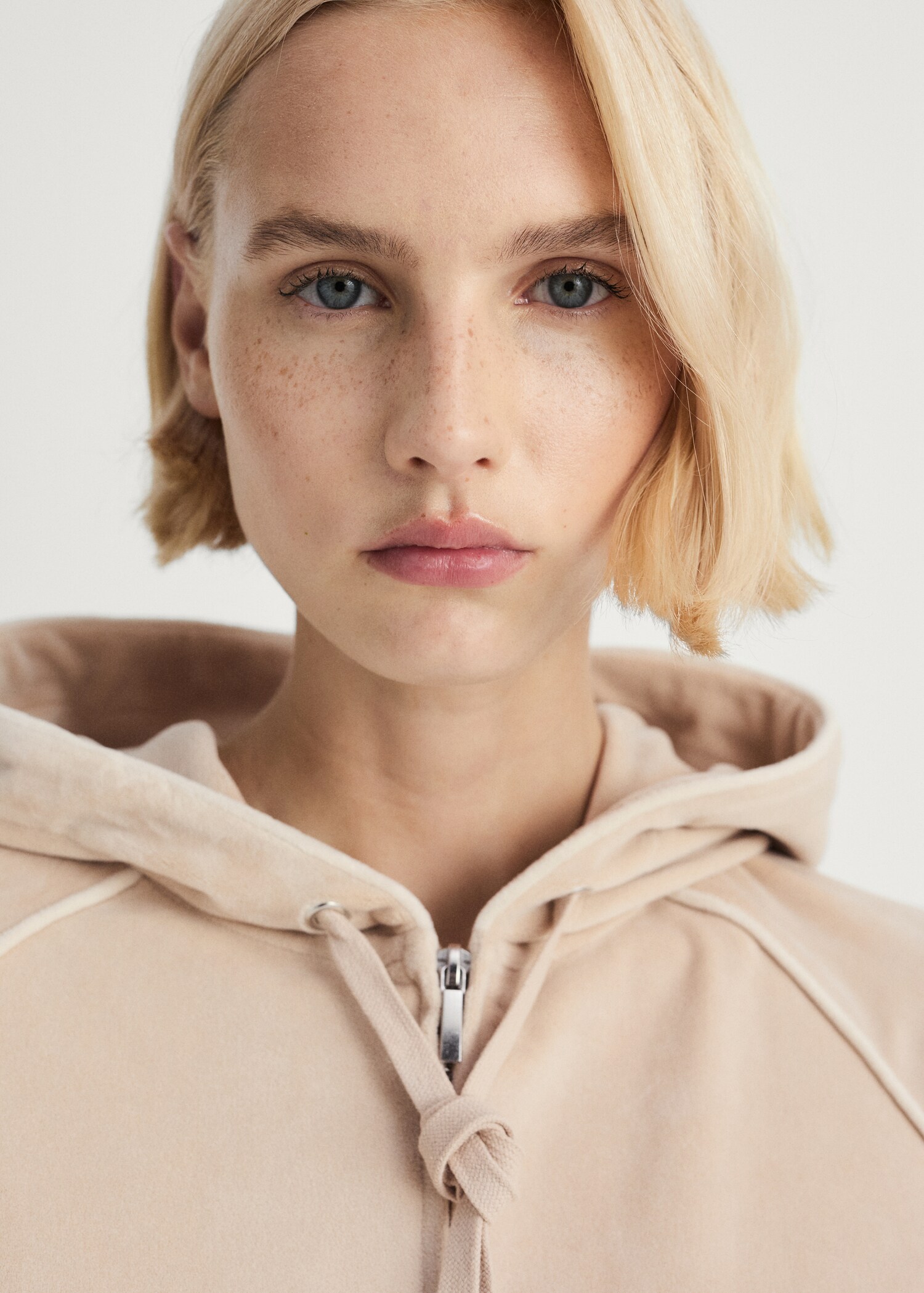 Velour sweatshirt with soft touch - Details of the article 1