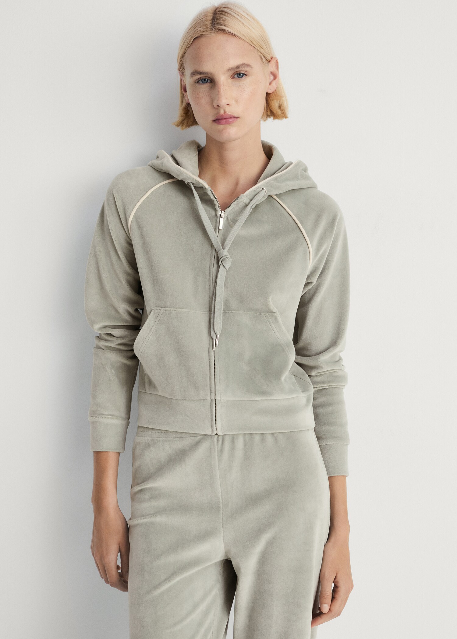 Velour sweatshirt with soft touch - Medium plane