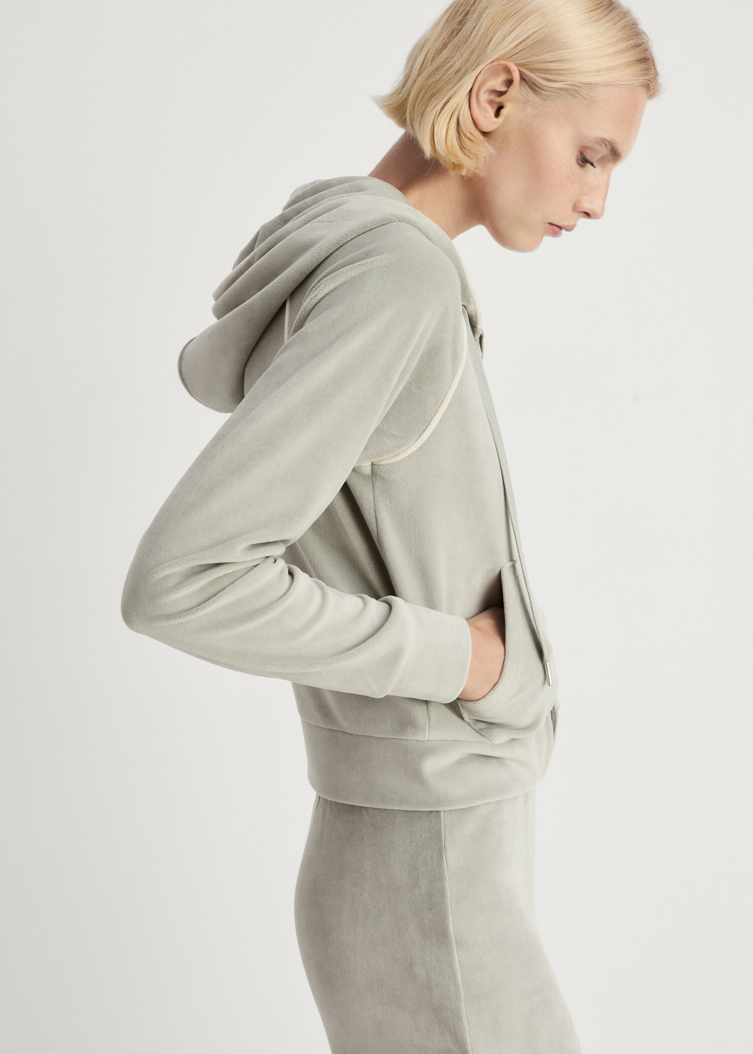 Velour sweatshirt with soft touch - Details of the article 2
