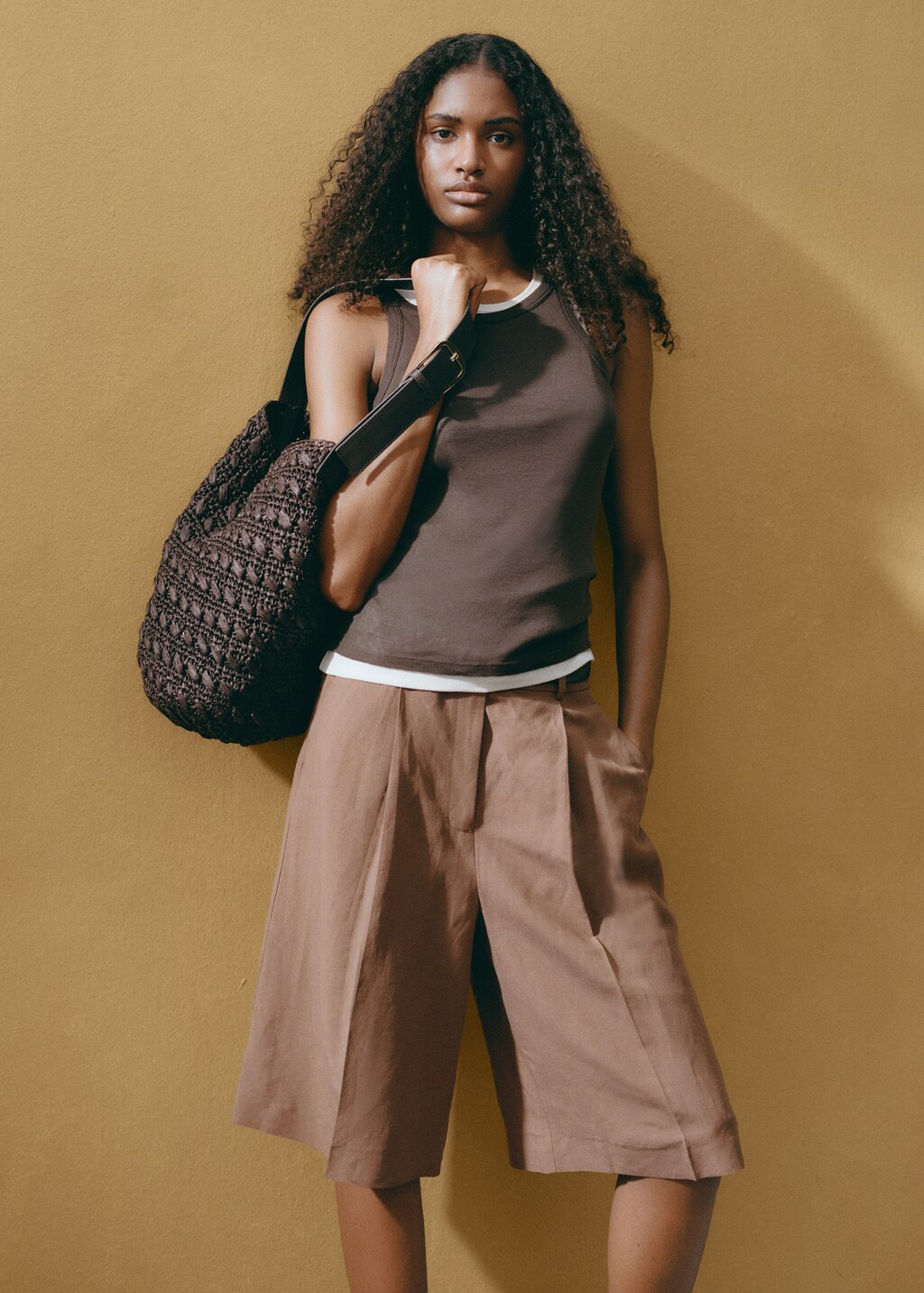 Natural fibre shoulder bag