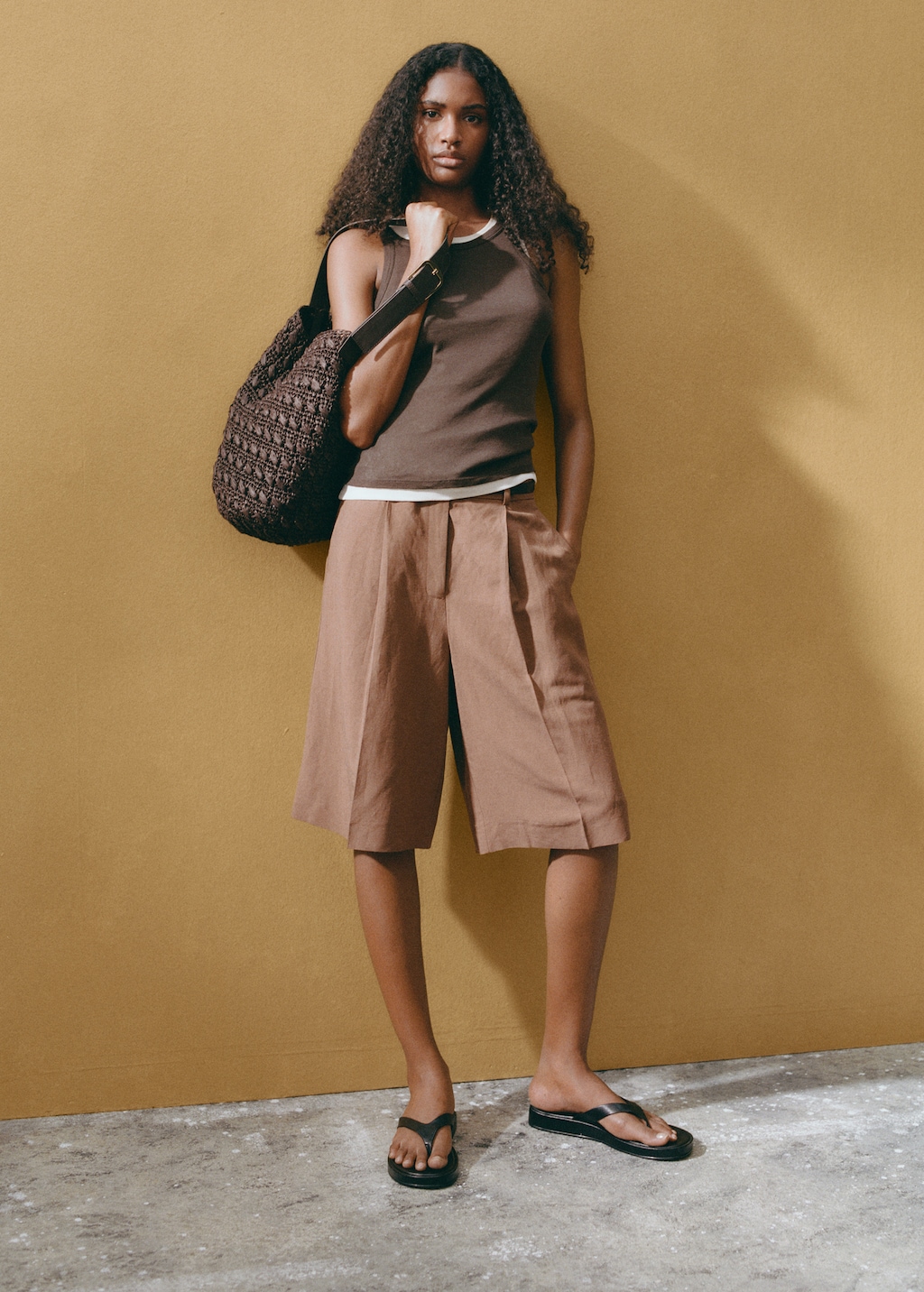 Natural fibre shoulder bag