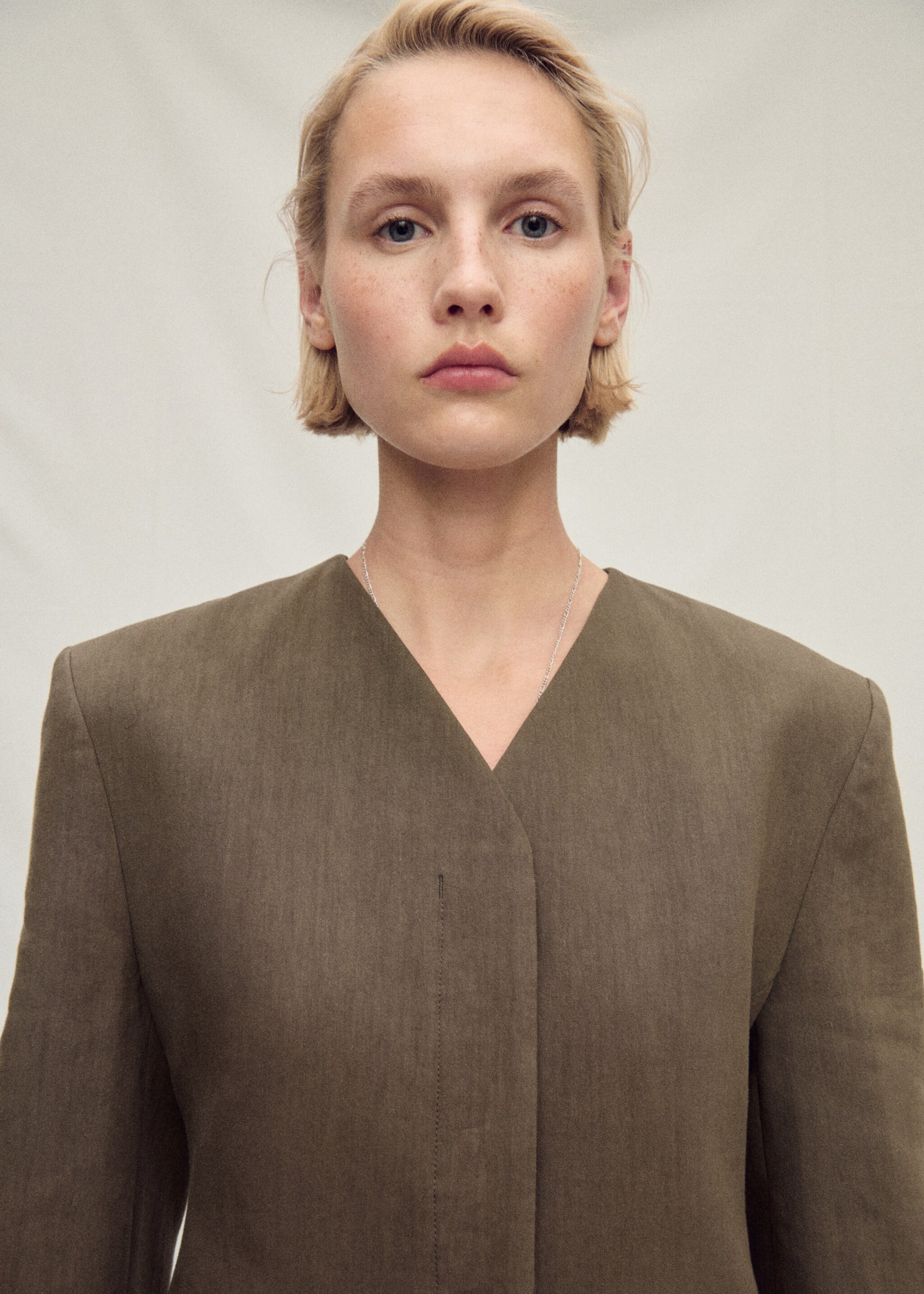 Seamless linen suit jacket - Details of the article 1, Khaki. Ref: 87027718-01.