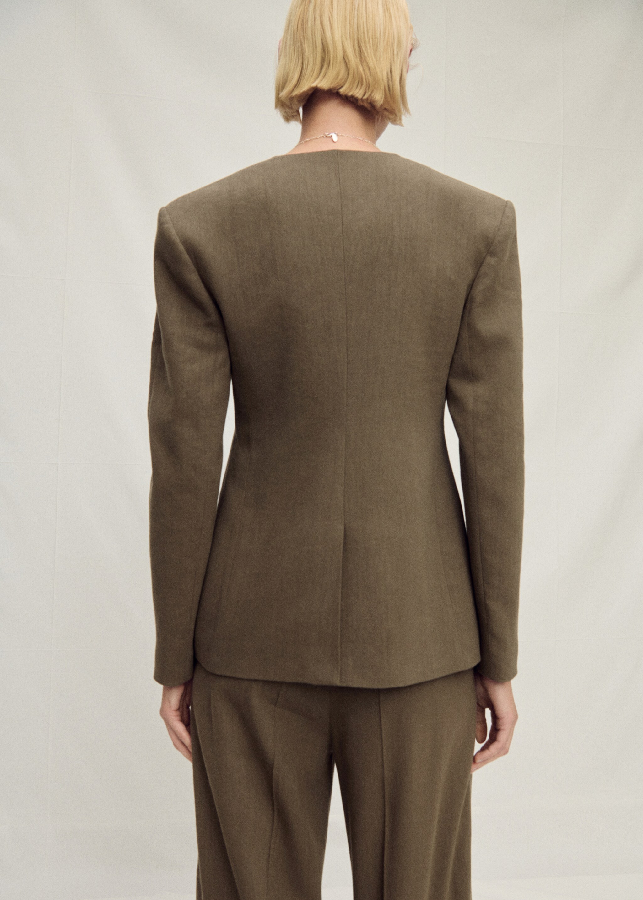 Seamless linen suit jacket - Reverse of the article, Khaki. Ref: 87027718-01.