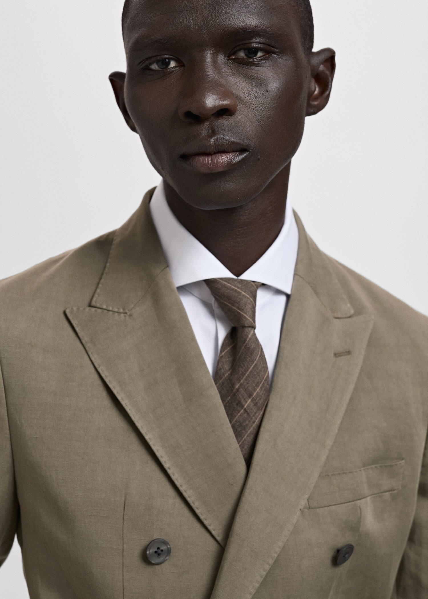 Slim-fit linen-blend double-breasted blazer - Details of the article 1