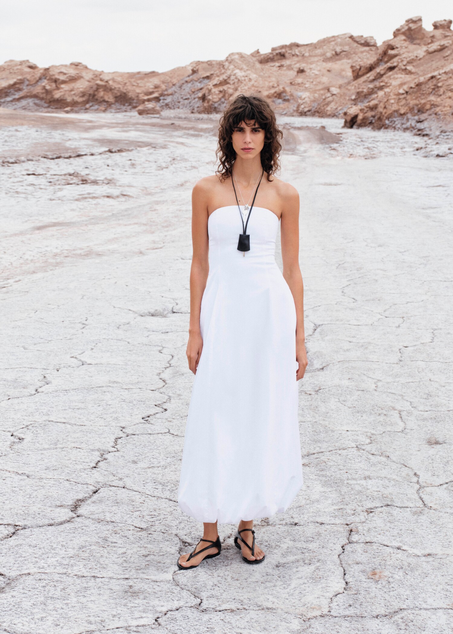 Strapless dress with puffed hem - Details of the article 5