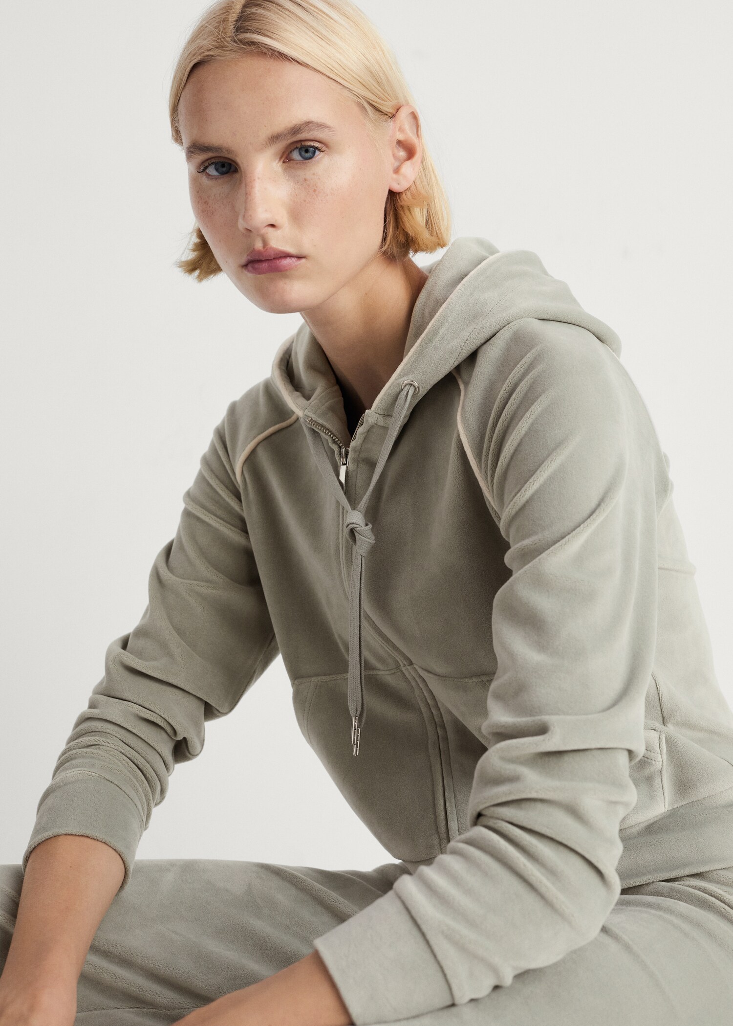 Soft-touch velour pants - Details of the article 1