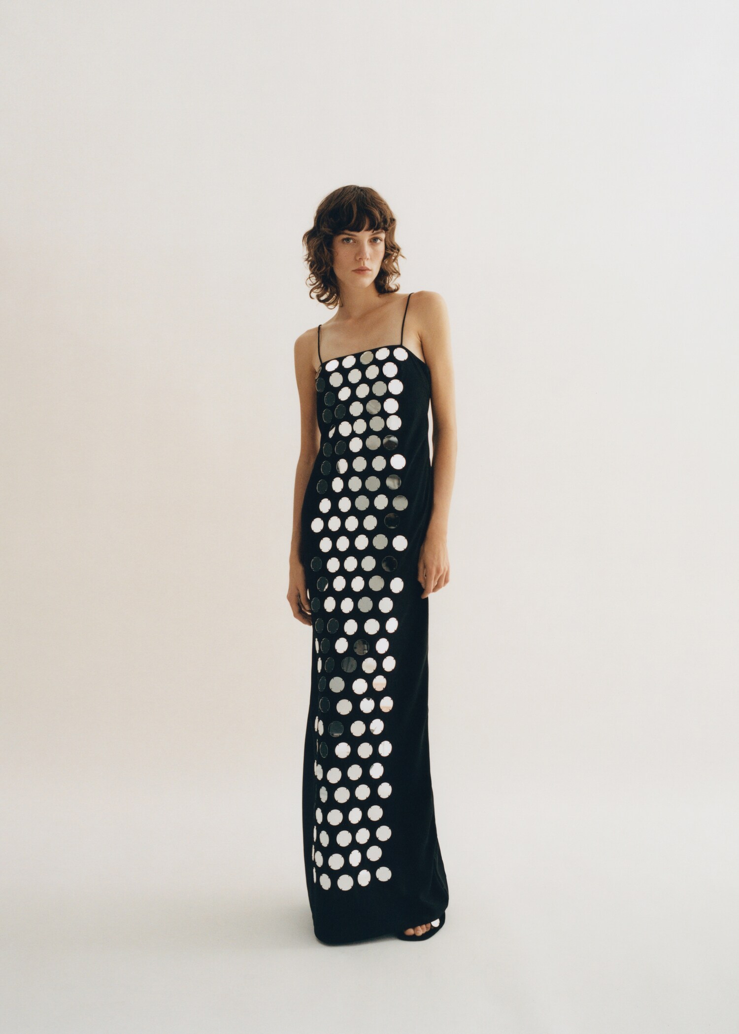 Kleid mit Spiegel-Effekt und freiem Rücken - Allgemeine Ansicht