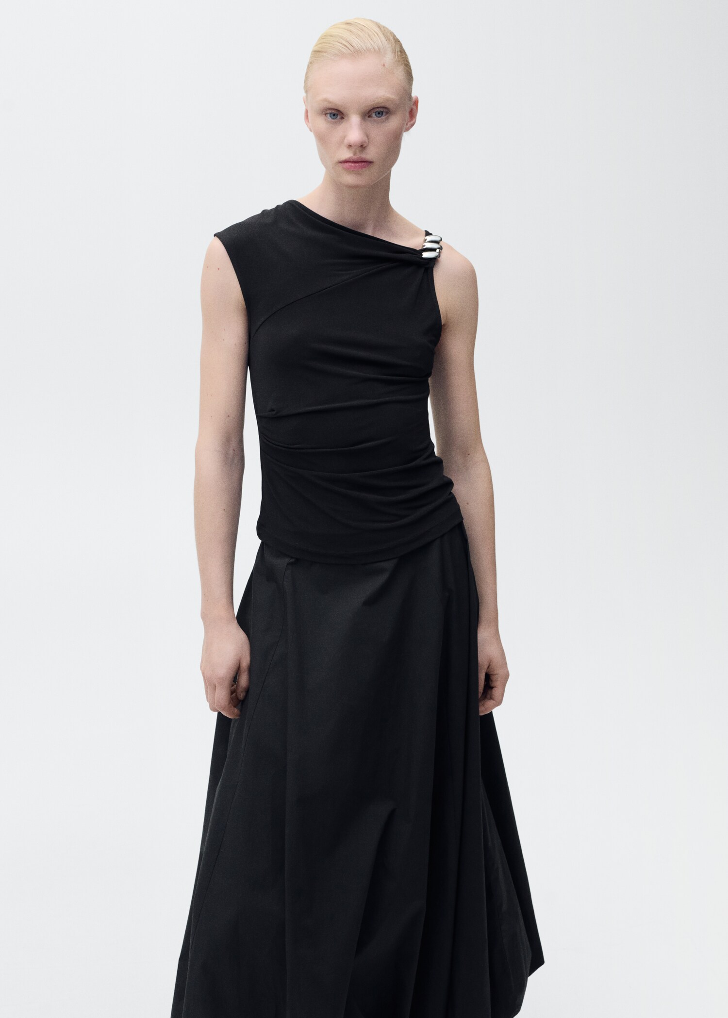 Asymmetrisches Top mit Metallic-Applikation - Mittlere Ansicht