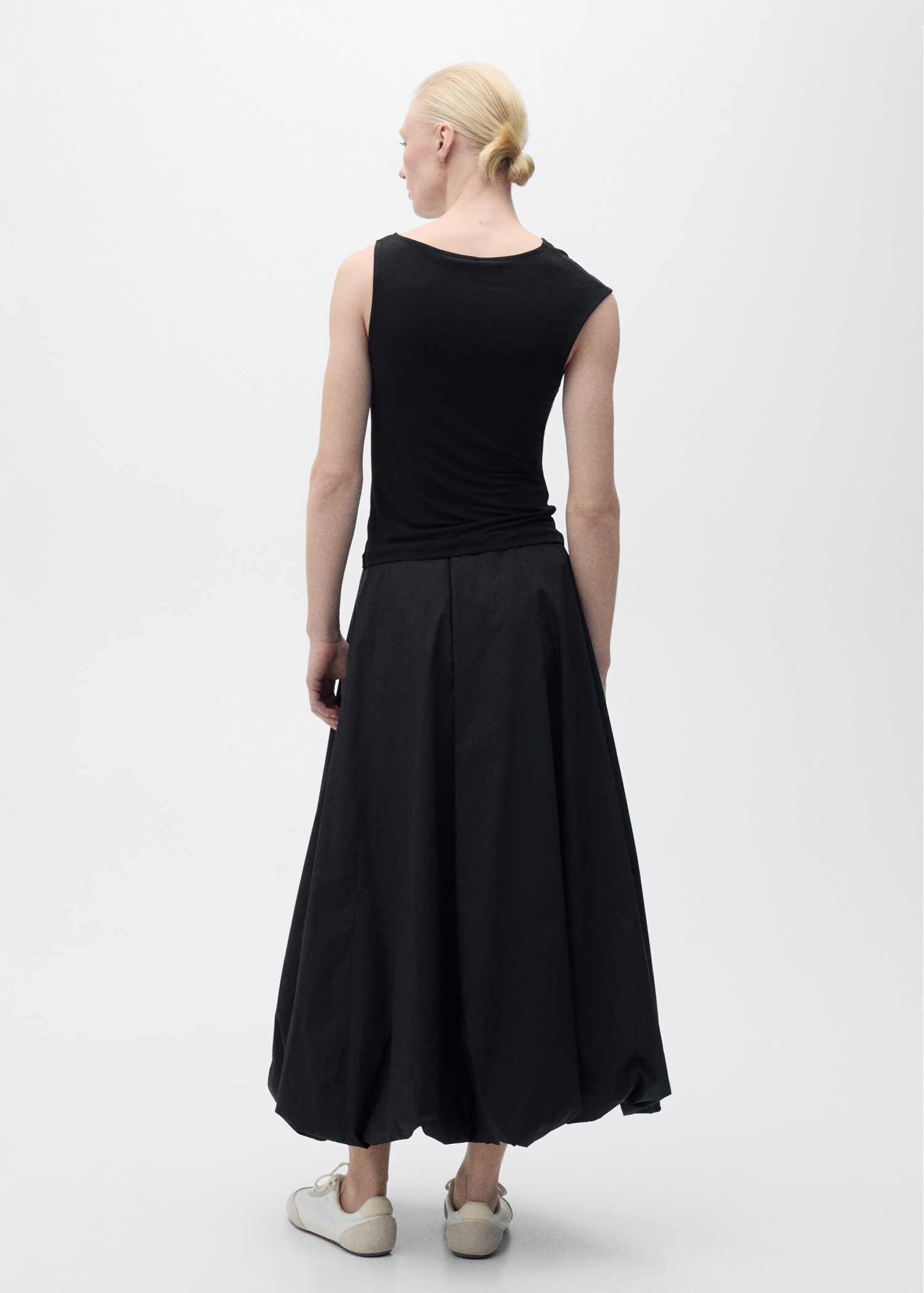 Asymmetrisches Top mit Metallic-Applikation - Rückseite des Artikels