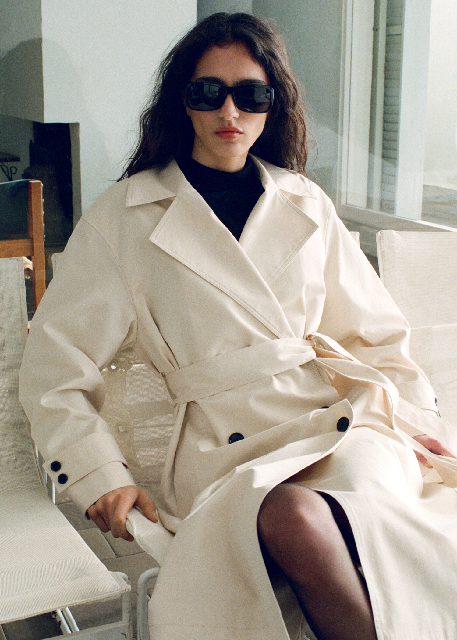Trench largo oversize doble botonadura - Plano medio