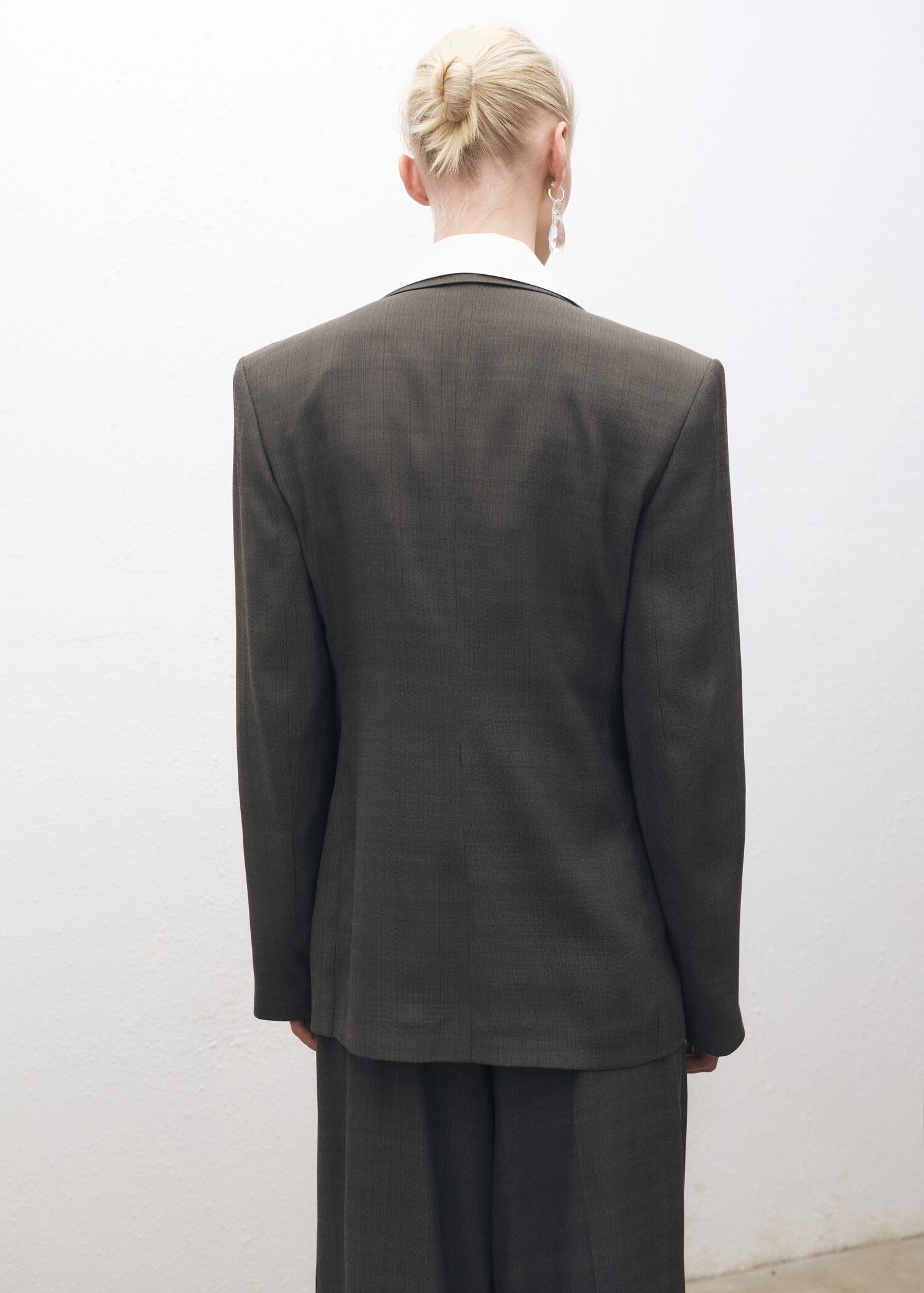 Oversized double-breasted suit jacket - Reverse of the article