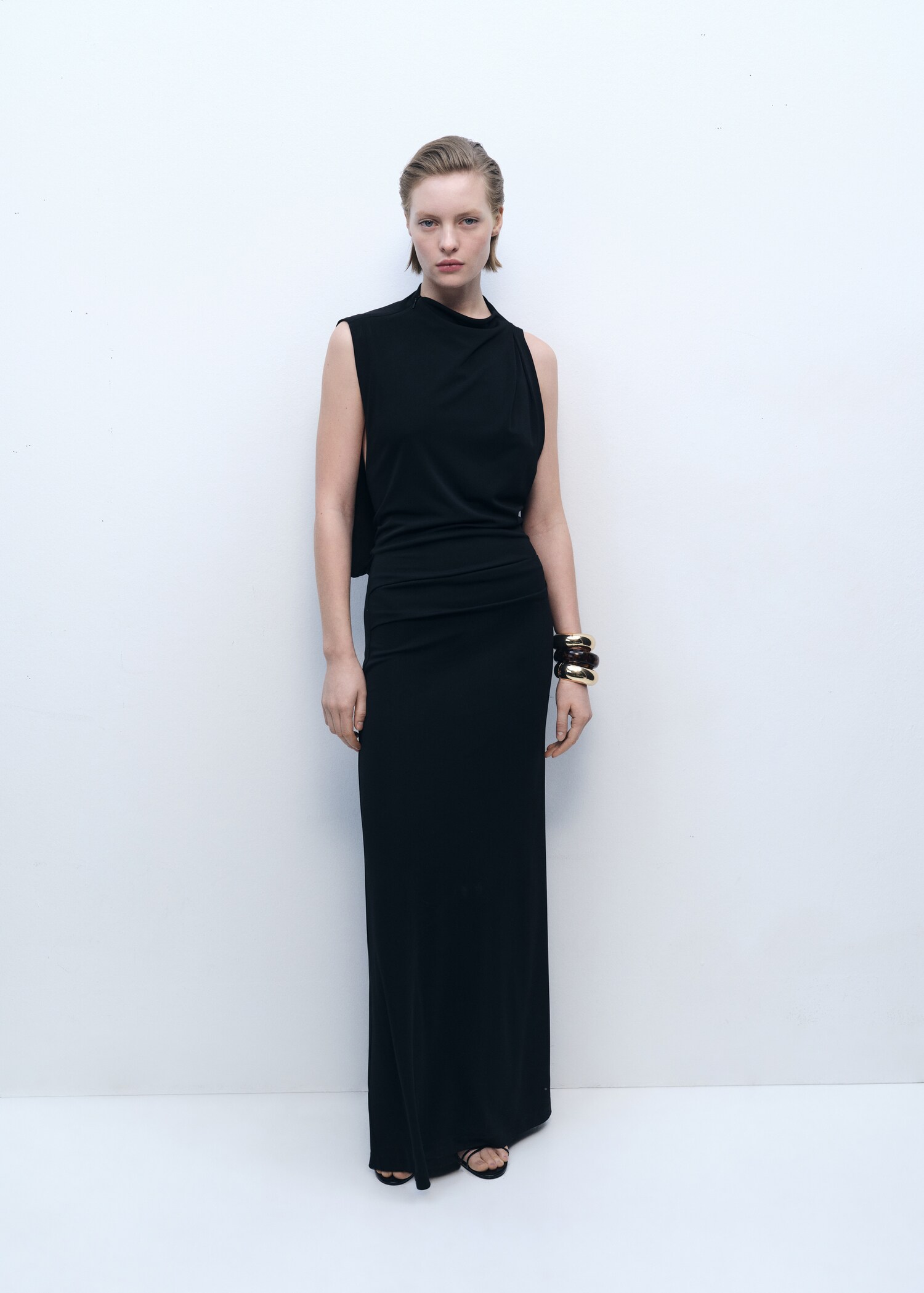Draped dress with side-slit - General plane