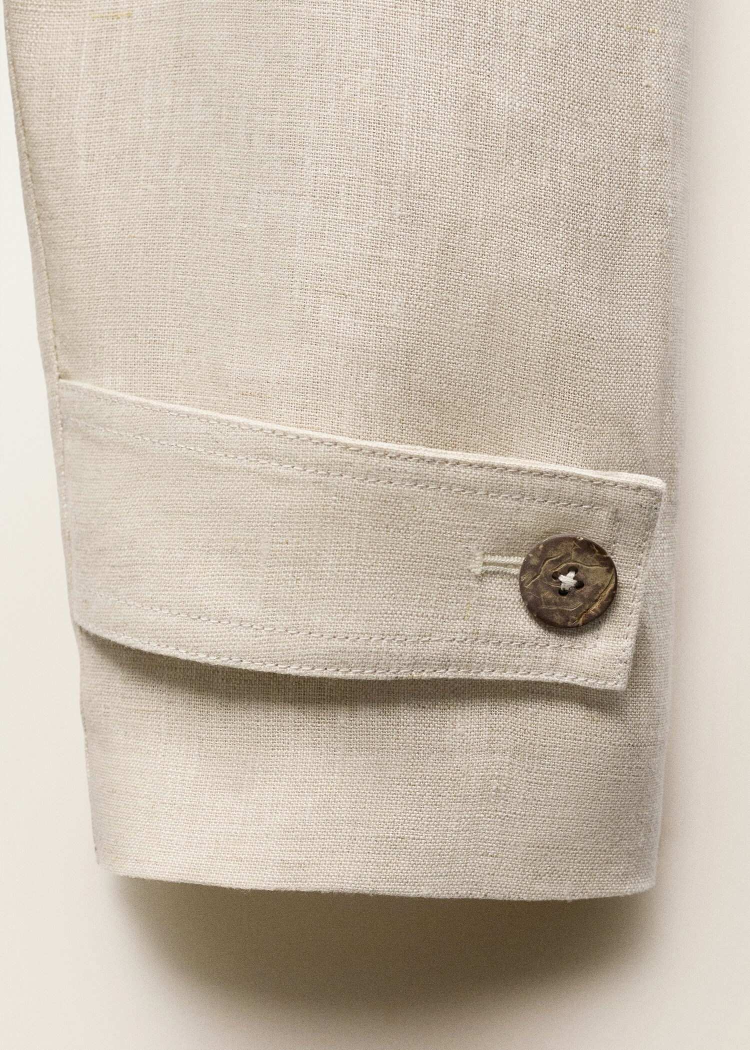 Linen trench coat with pronounced lapels - Details of the article 0