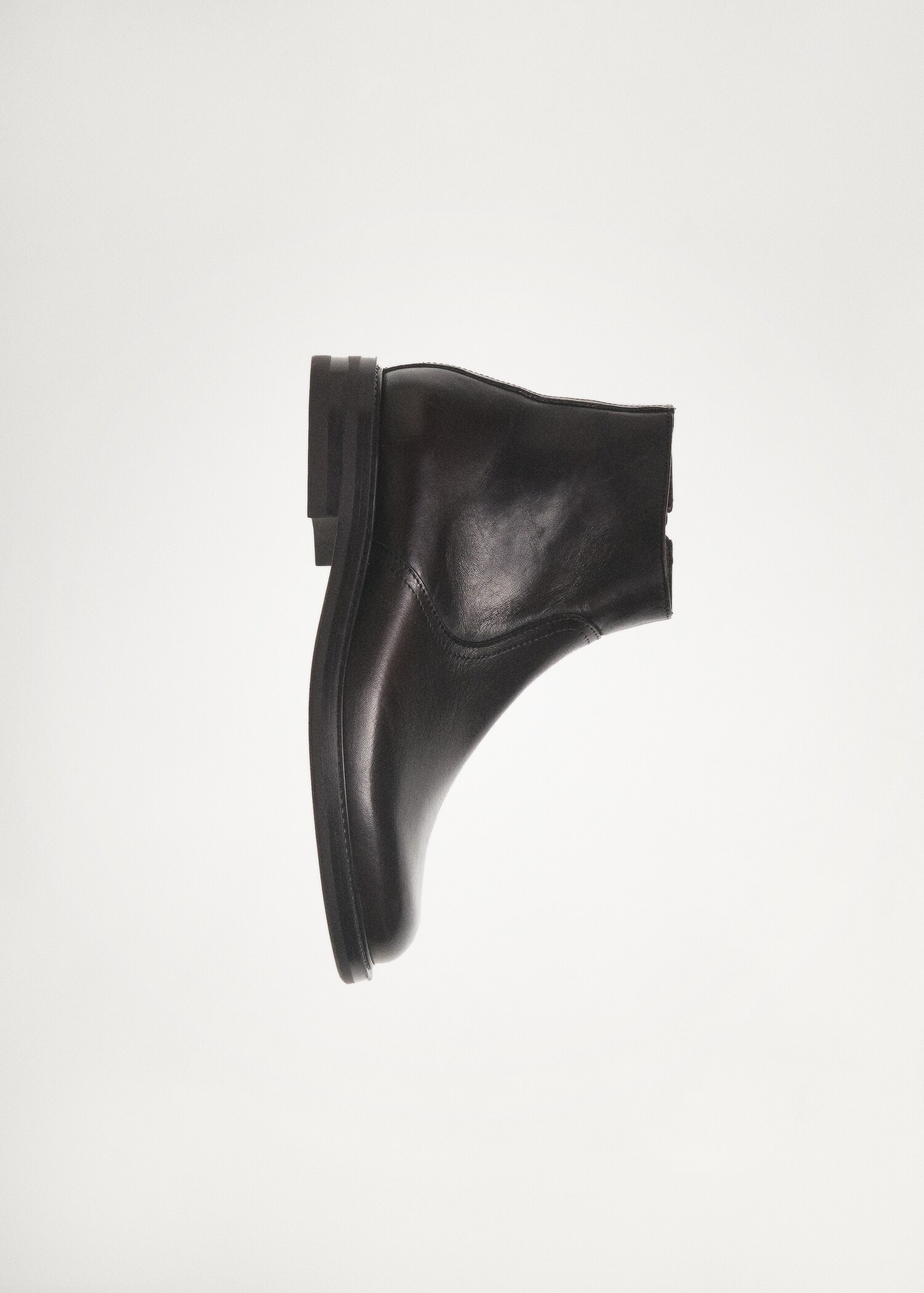 Zipped leather ankle boots - Details of the article 9