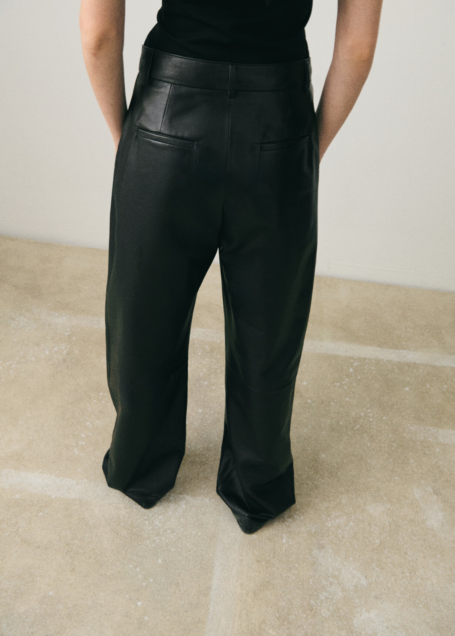 Straight leather pants with pleat detail - Reverse of the article