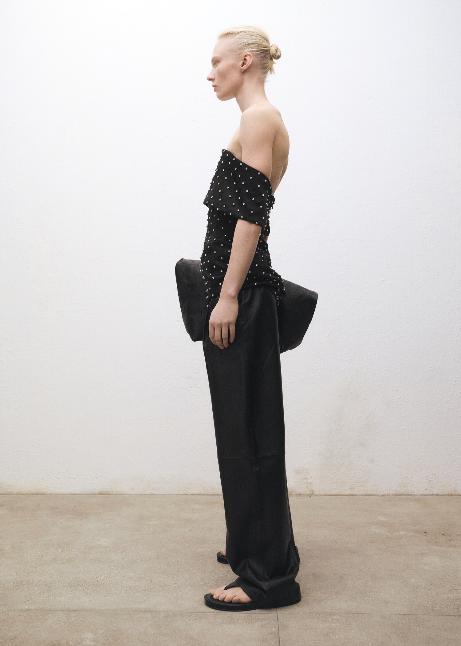 Straight leather pants with pleat detail - Details of the article 2