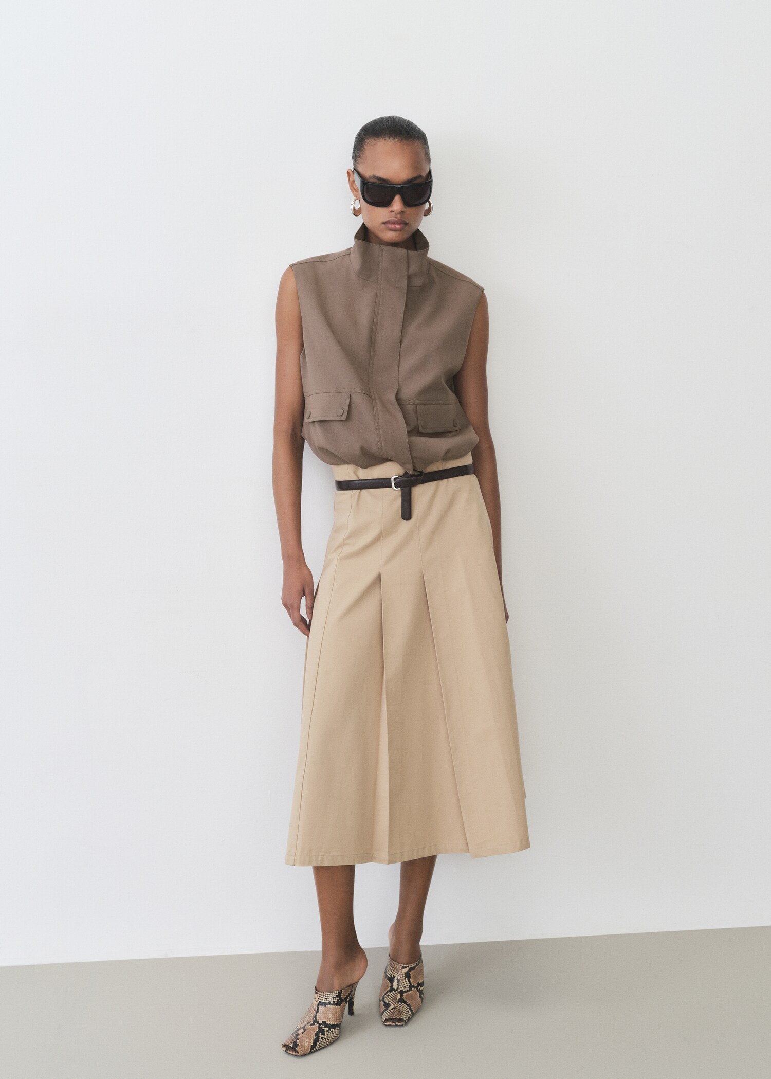 Oversized gilet with pockets - Details of the article 2