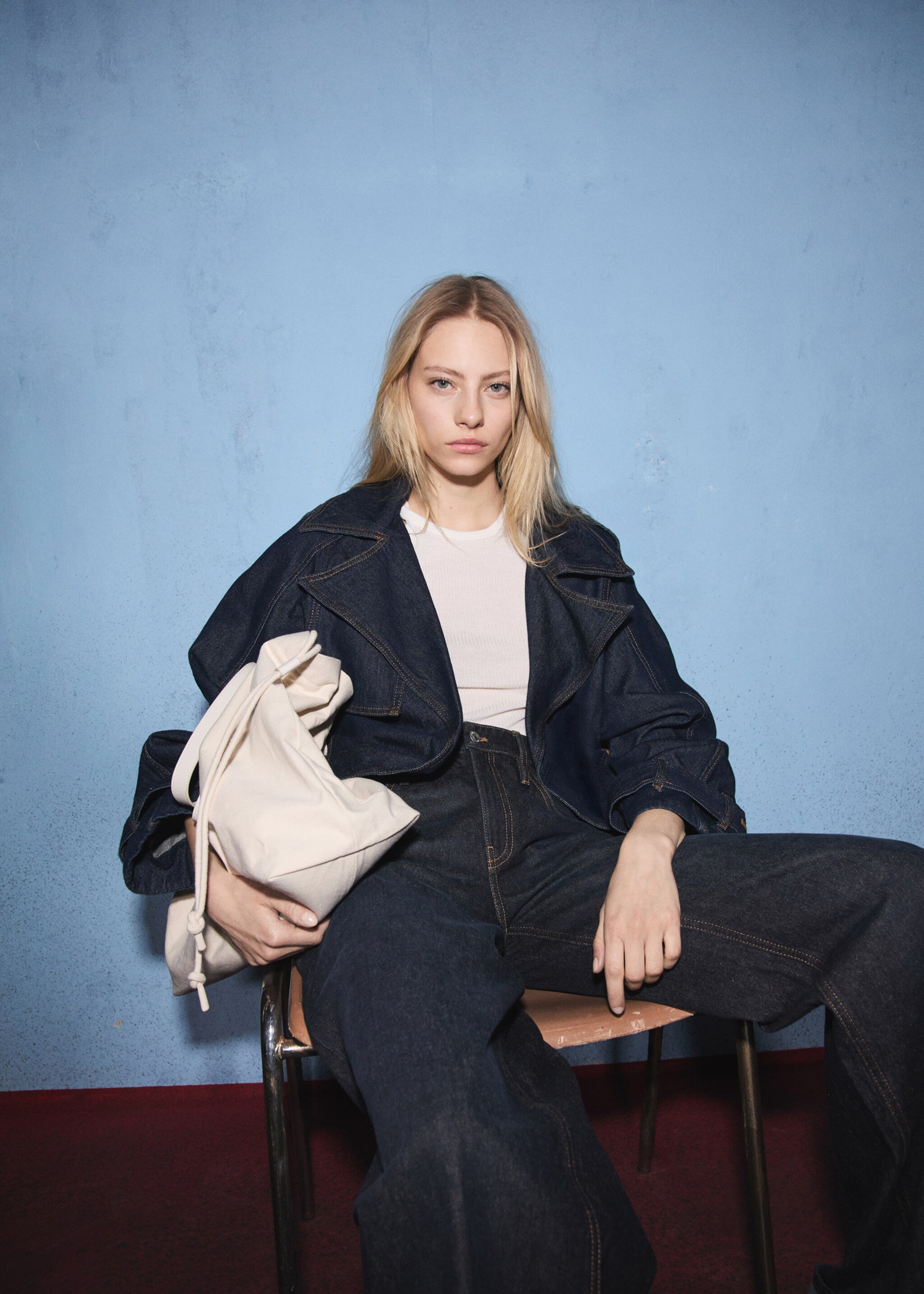 Short denim trench coat with belt - Details of the article 7