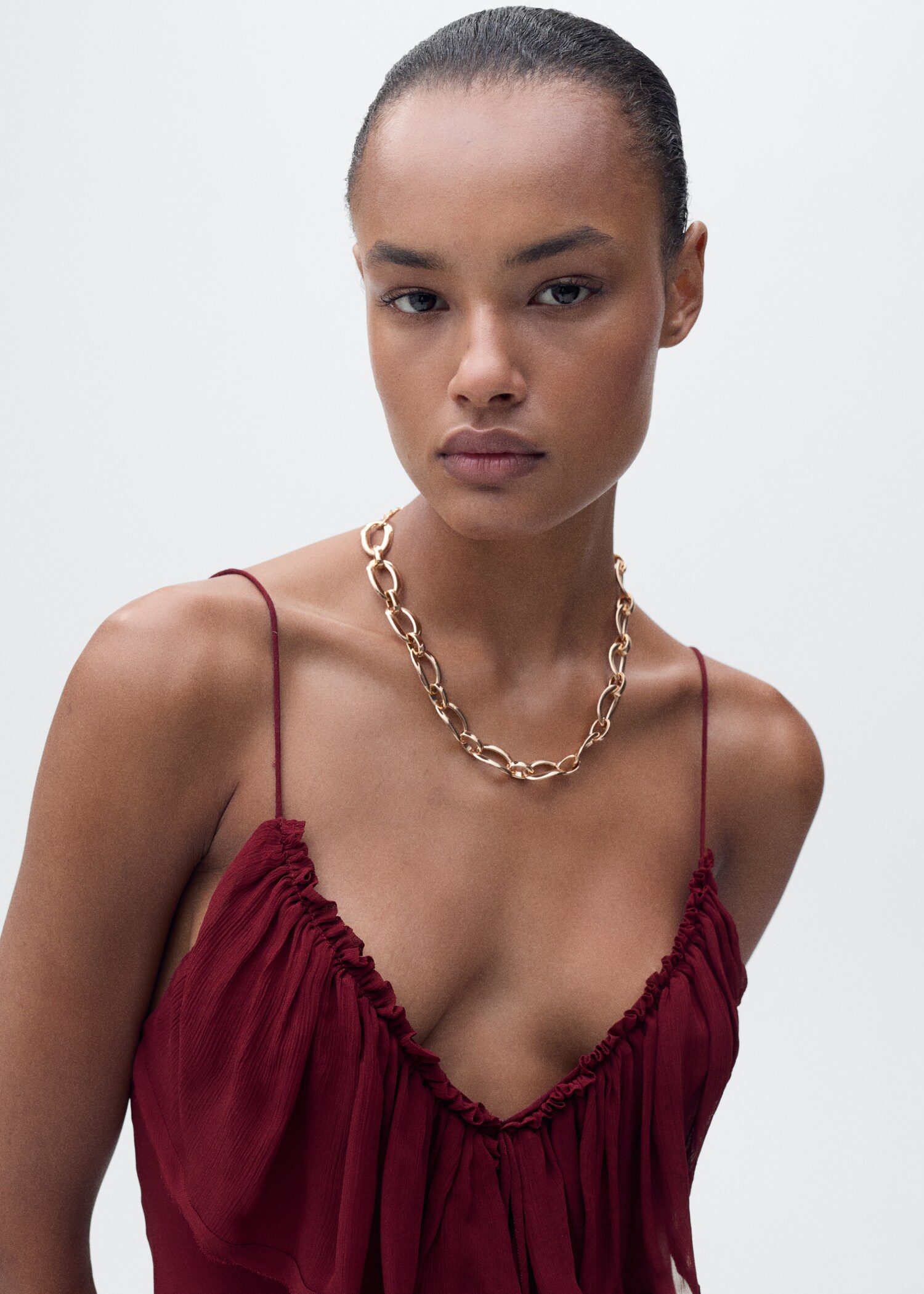 Vestido de chiffon com pormenor de folhos - Pormenor do artigo 1