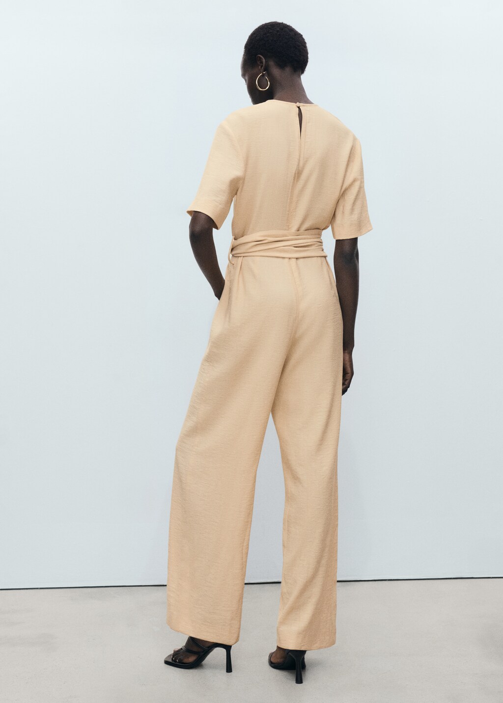 Straight-fit short-sleeved jumpsuit with belt