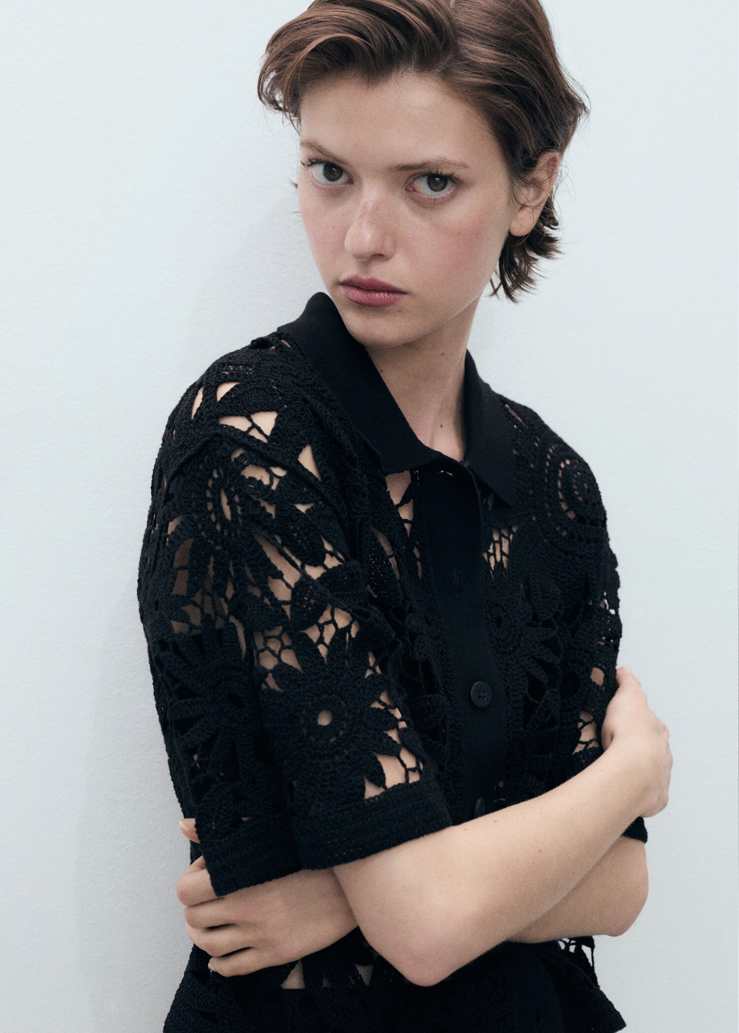 Short-sleeved crochet cardigan - Details of the article 1