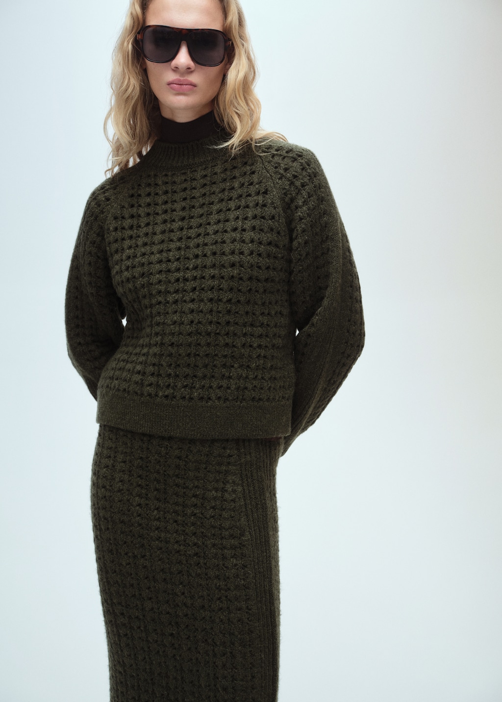 Knitted skirt with lace accents