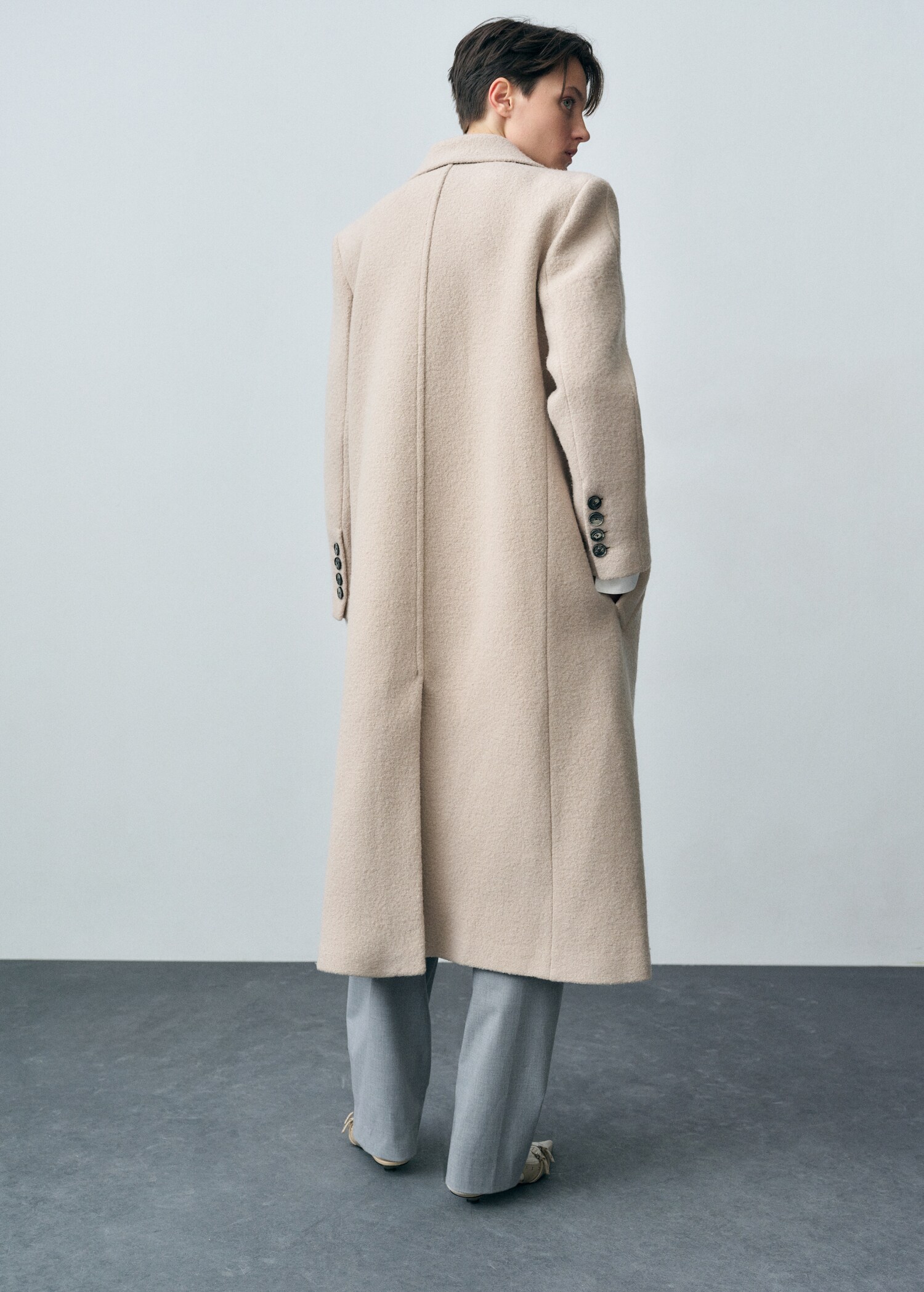 Structured virgin wool coat - Reverse of the article