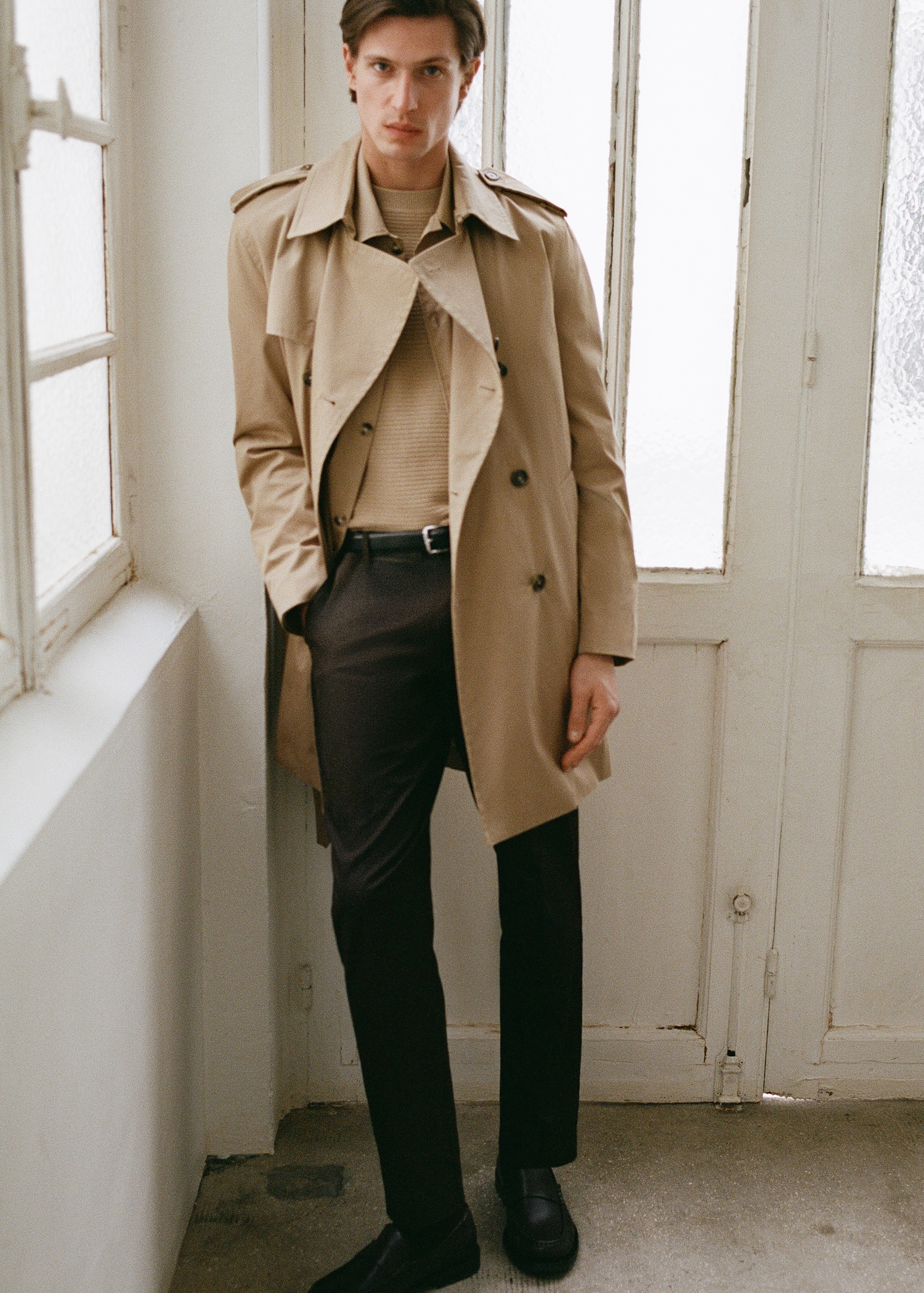 Water-repellent belted trench coat - Details of the article 5