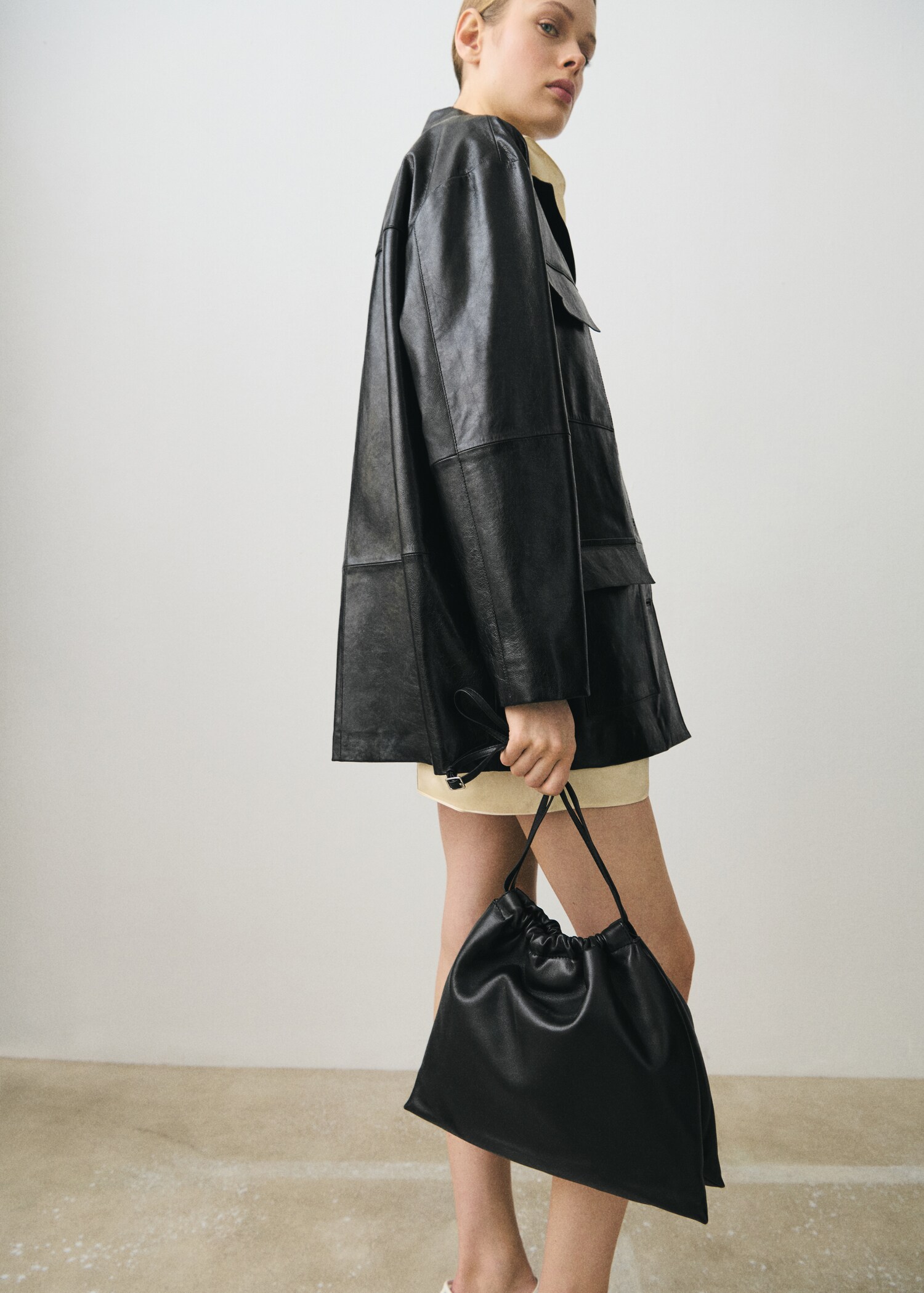 Oversized-Lederjacke mit Taschen - Mittlere Ansicht