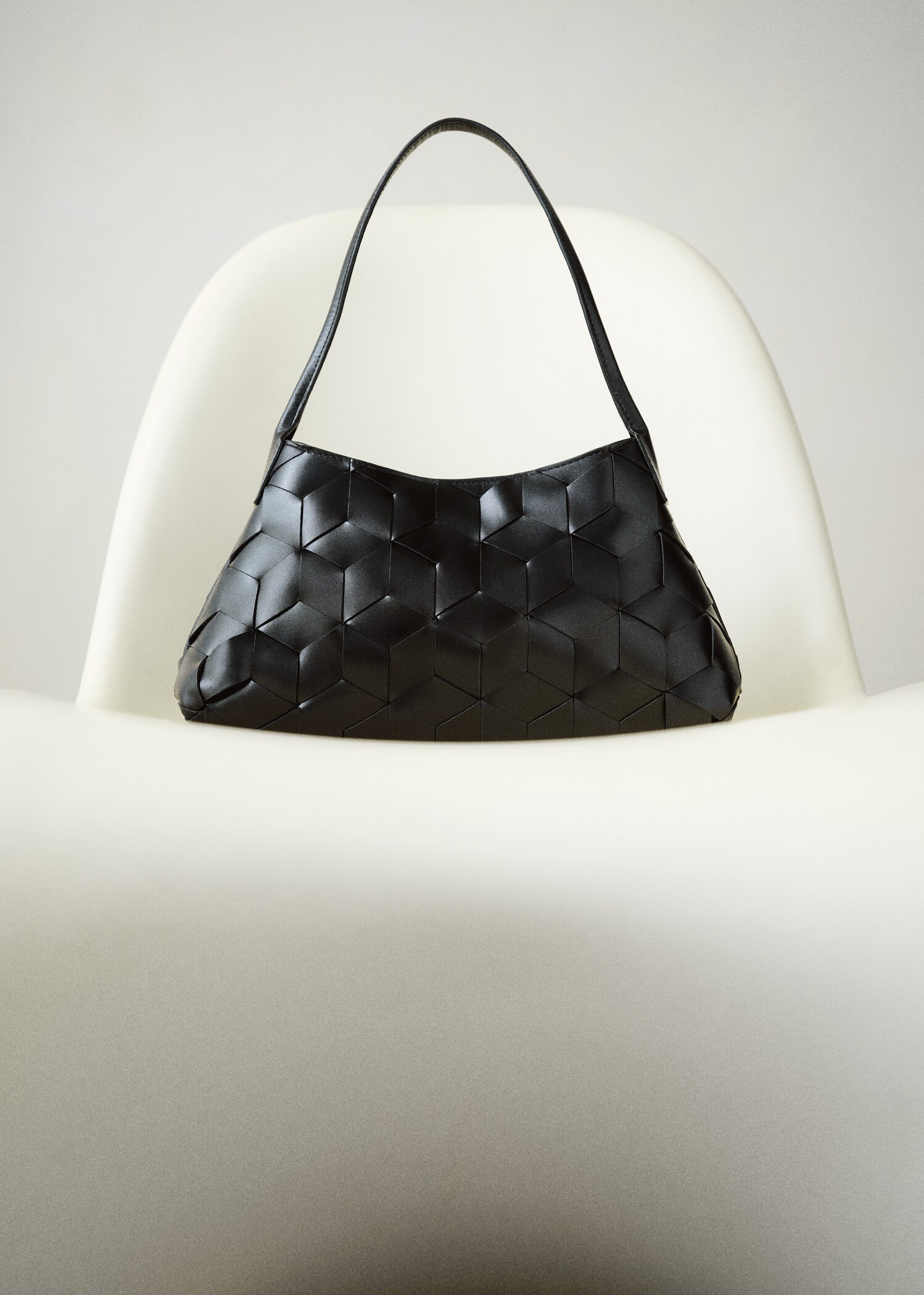Braided leather shoulder bag - Details of the article 6