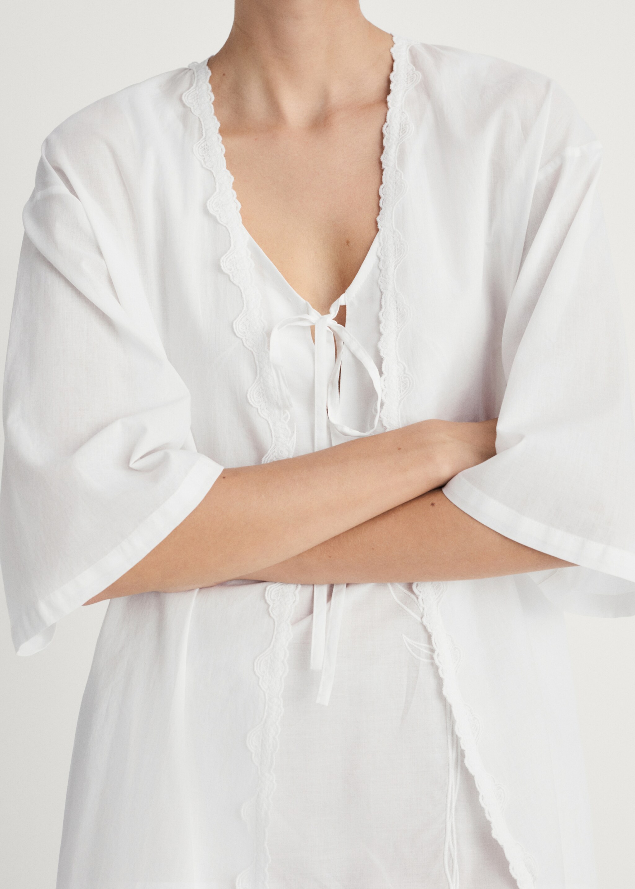 Robe de chambre en coton avec dentelle - Détail de l'article 1