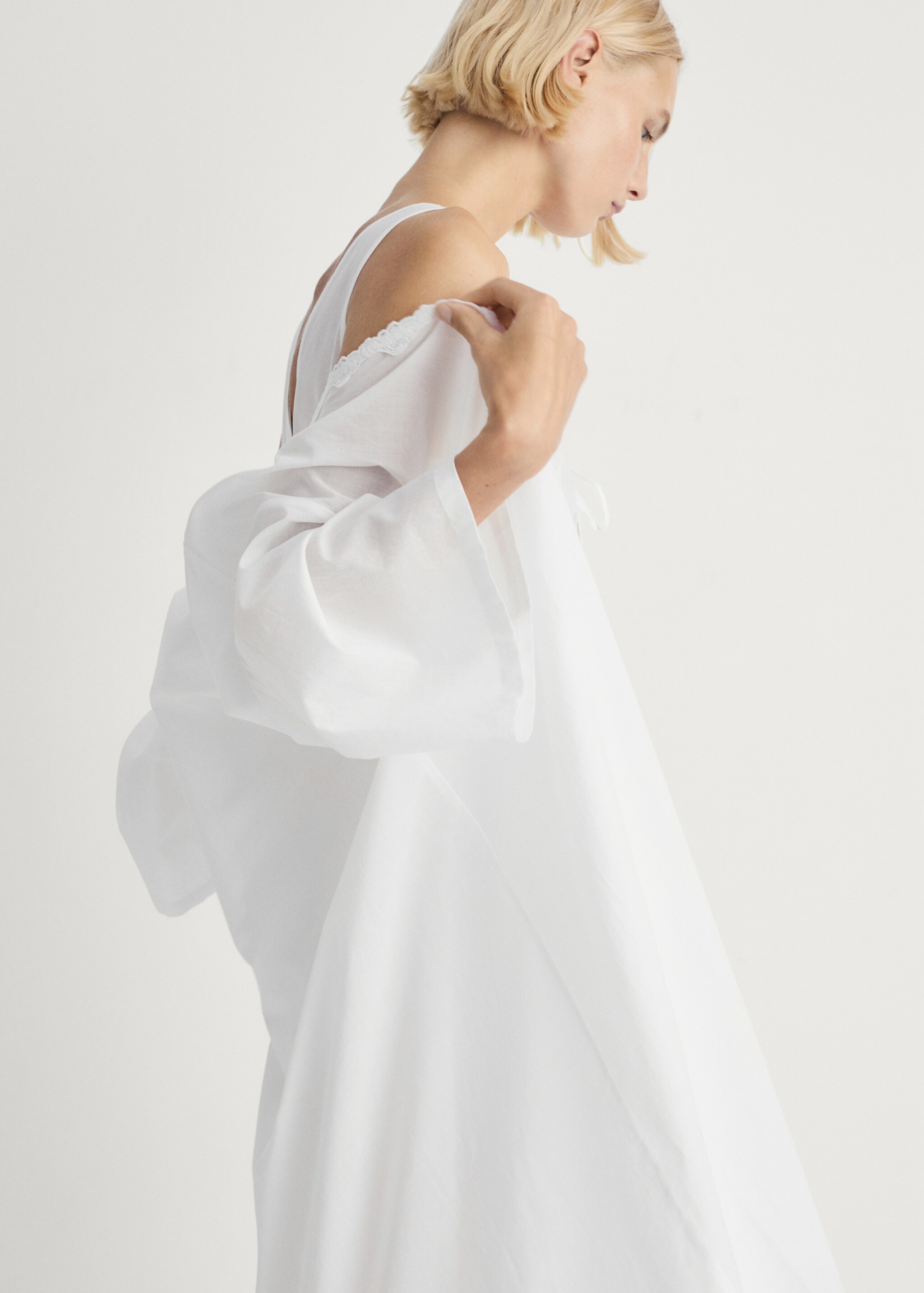 Cotton robe with lace - Details of the article 2