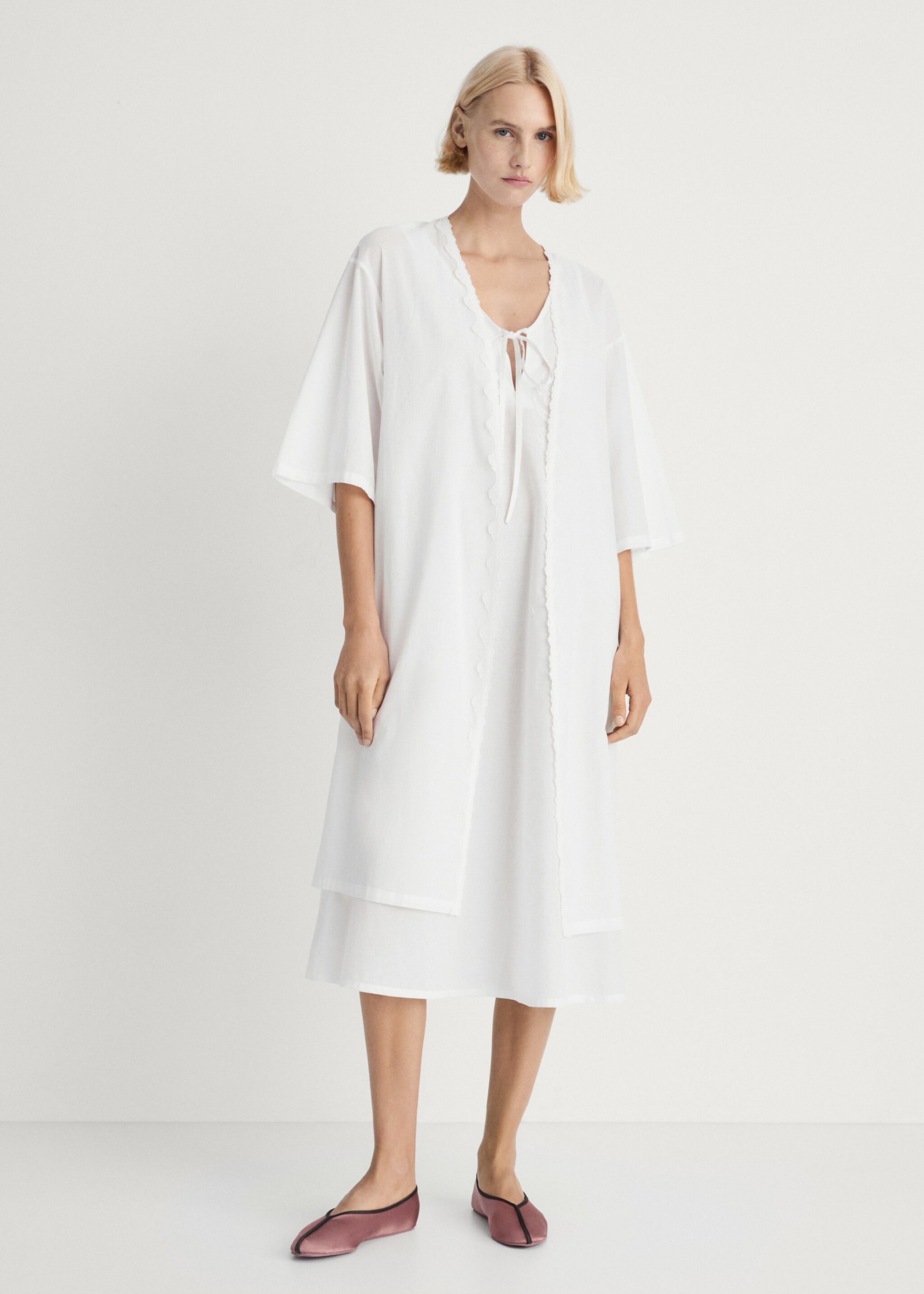Cotton robe with lace - General plane