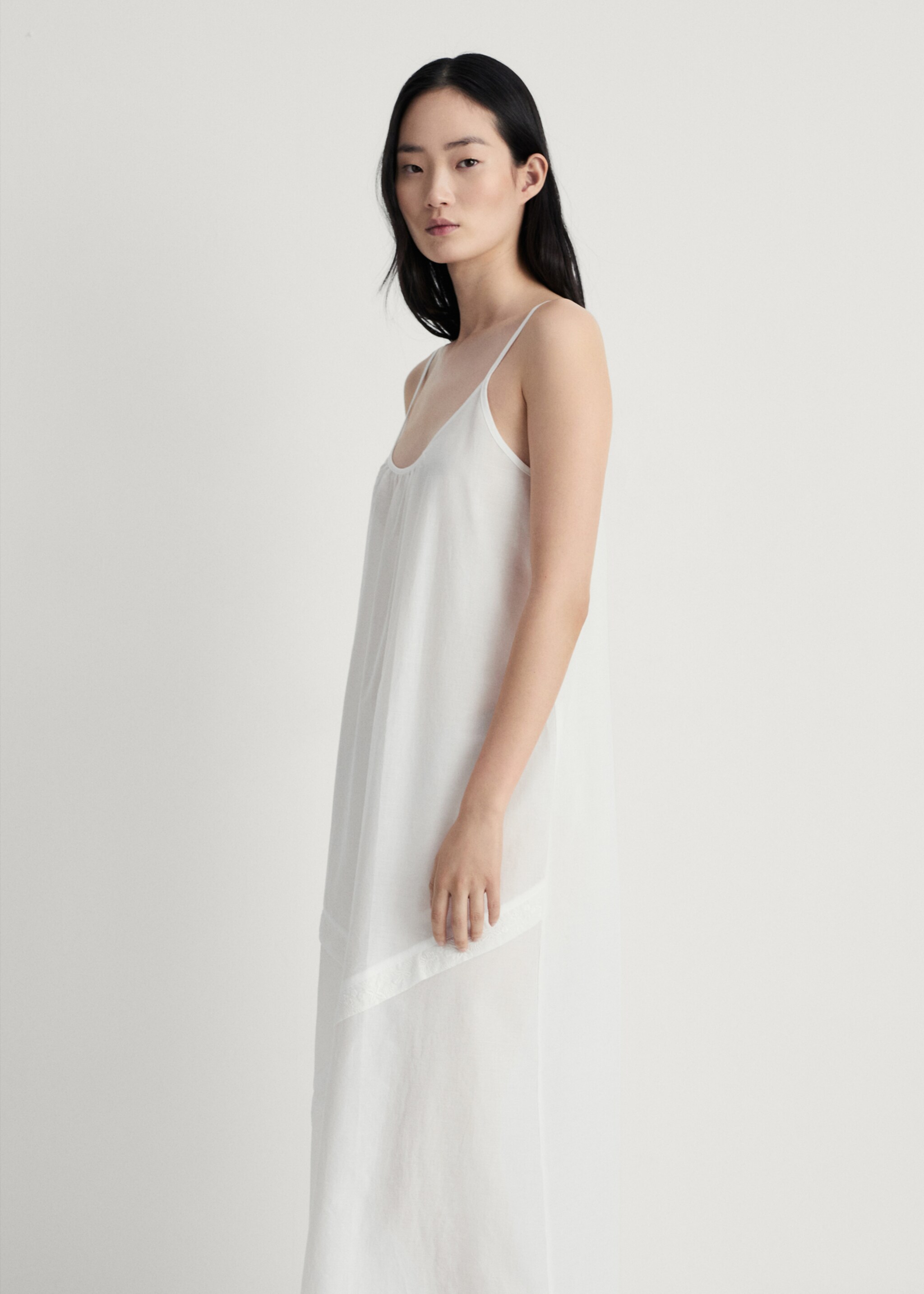 Cotton spaghetti-strap nightgown - Medium plane