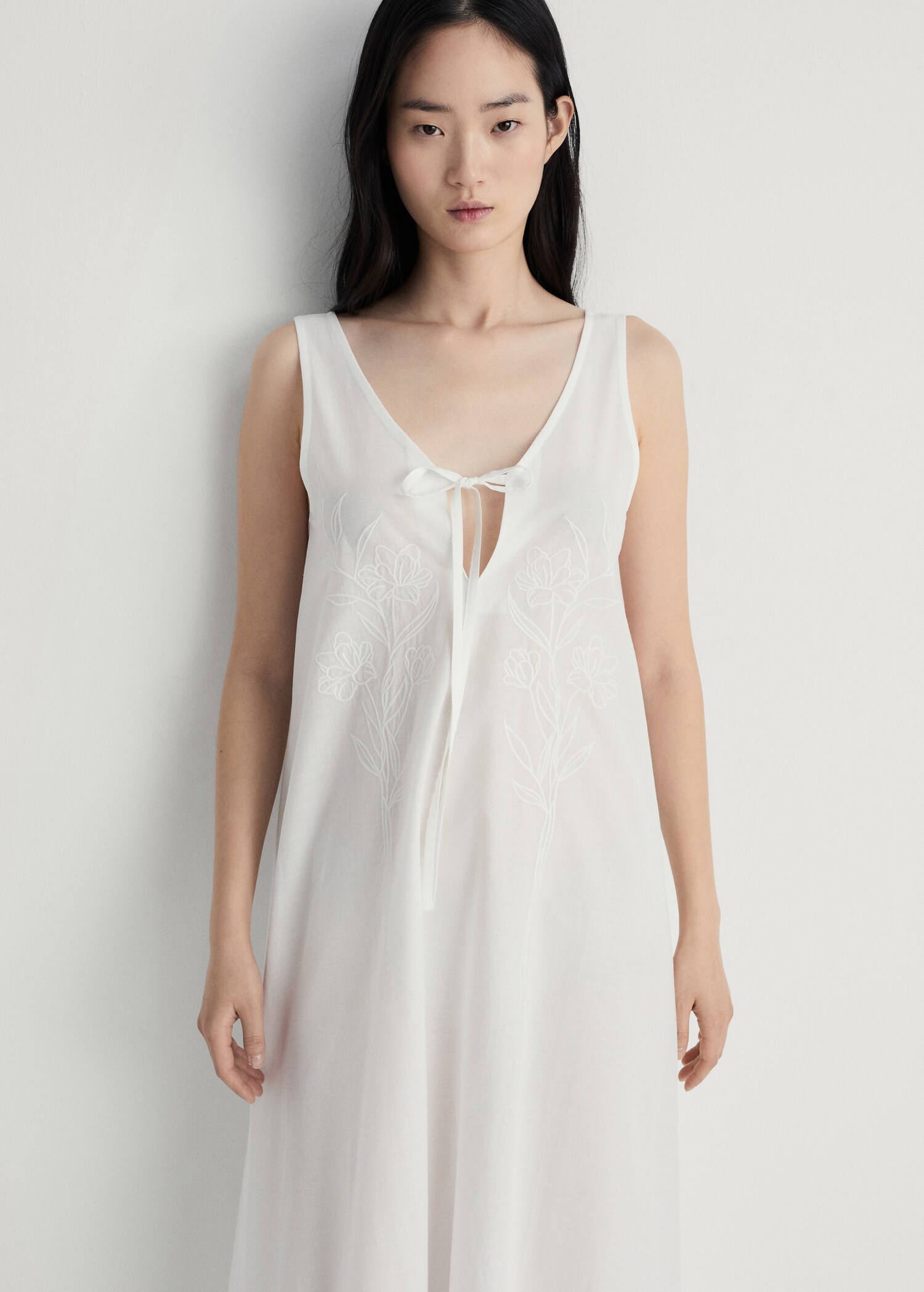 Embroidered cotton nightgown - Medium plane