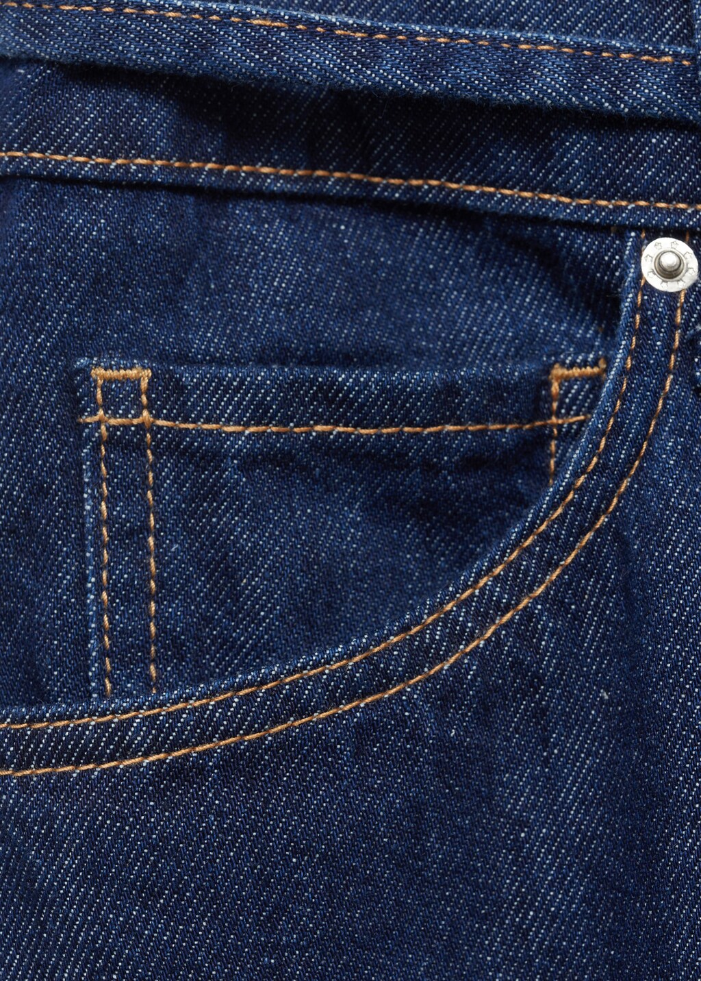 Low-rise  wide leg jeans with belt