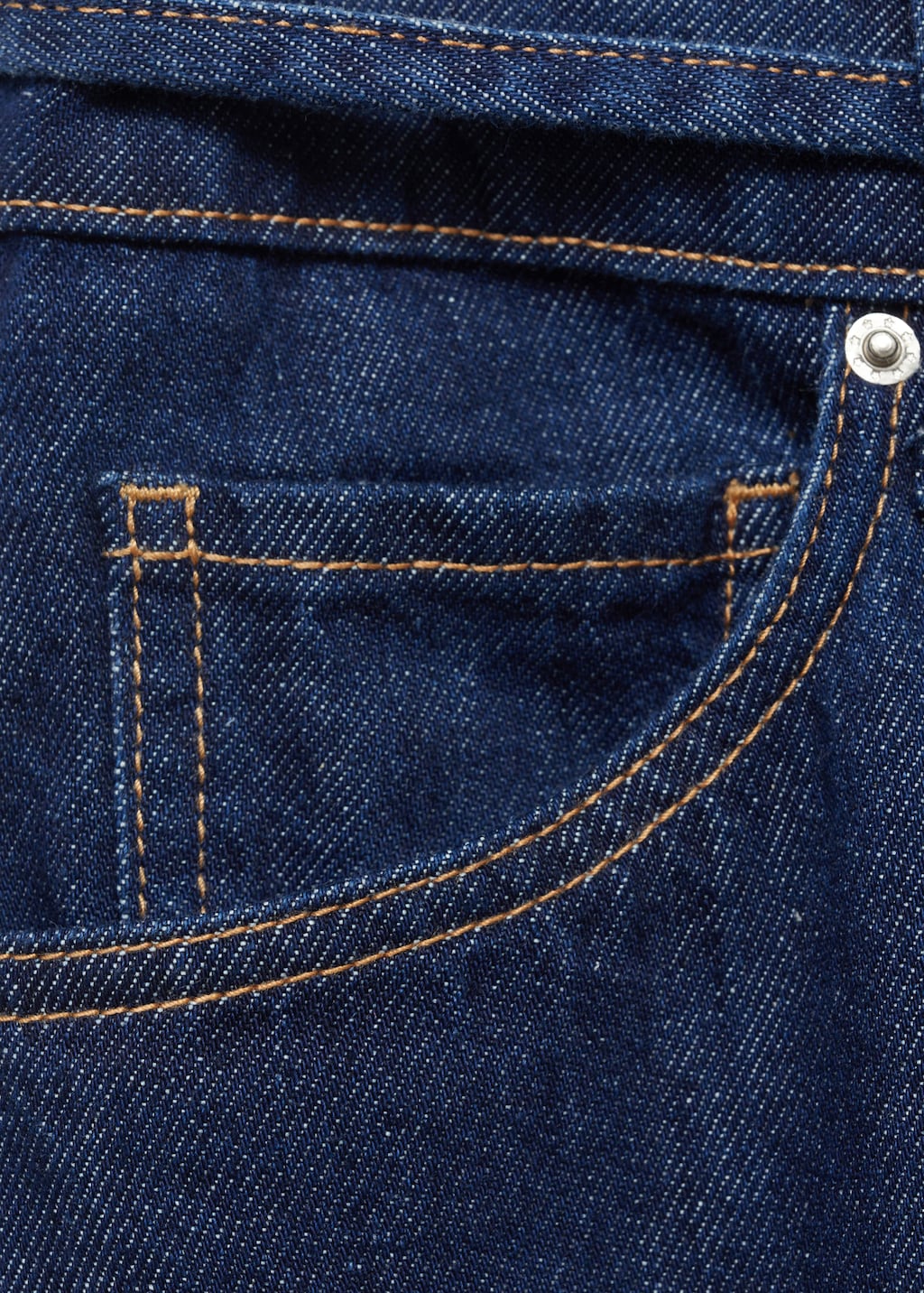 Low-rise wide leg jeans with belt