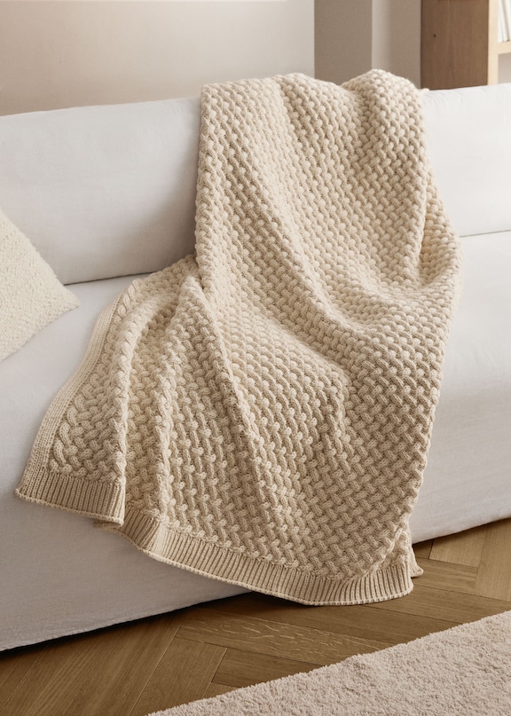 Decorate the house for Christmas.