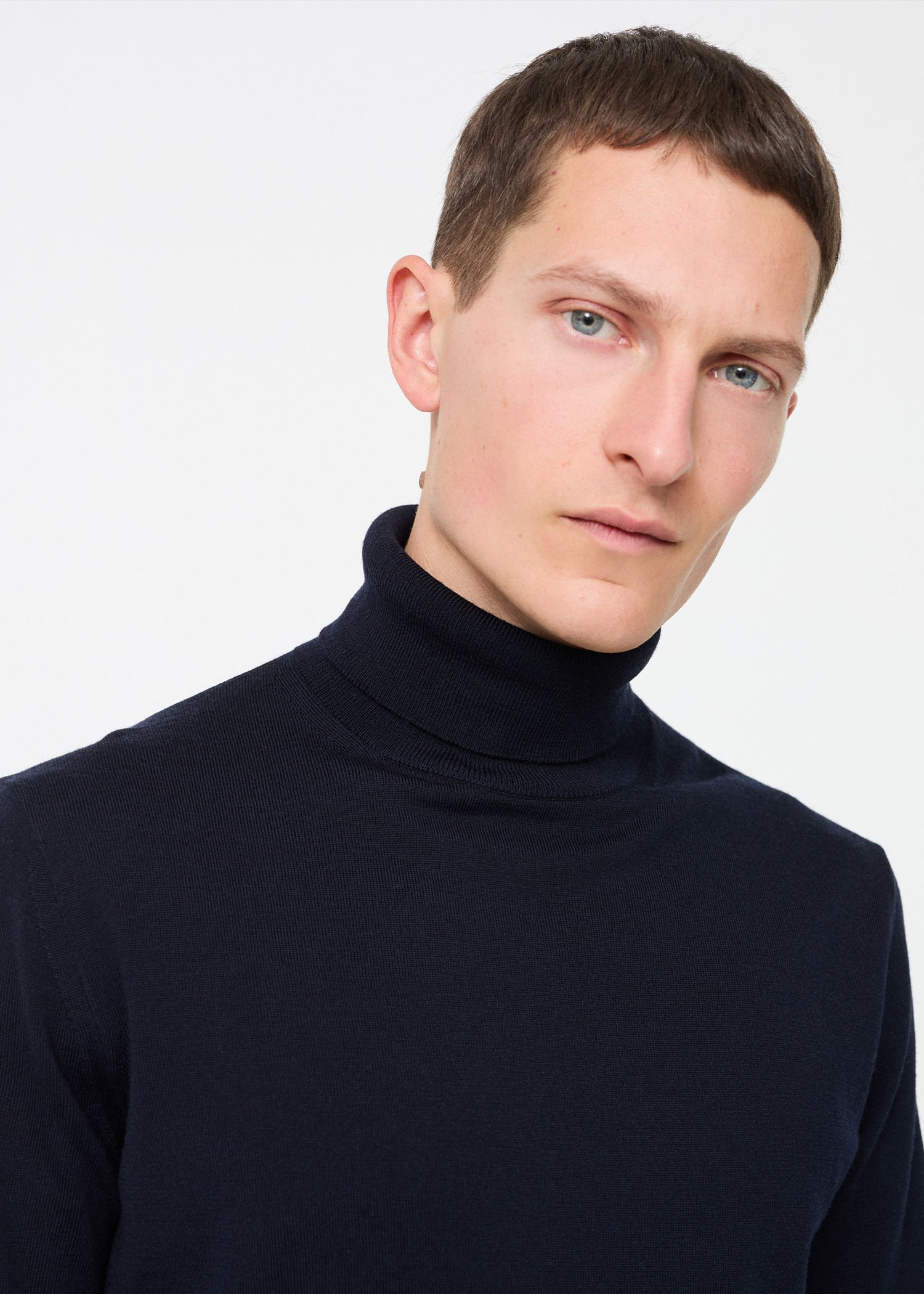 Men's turtleneck sweater outfit.