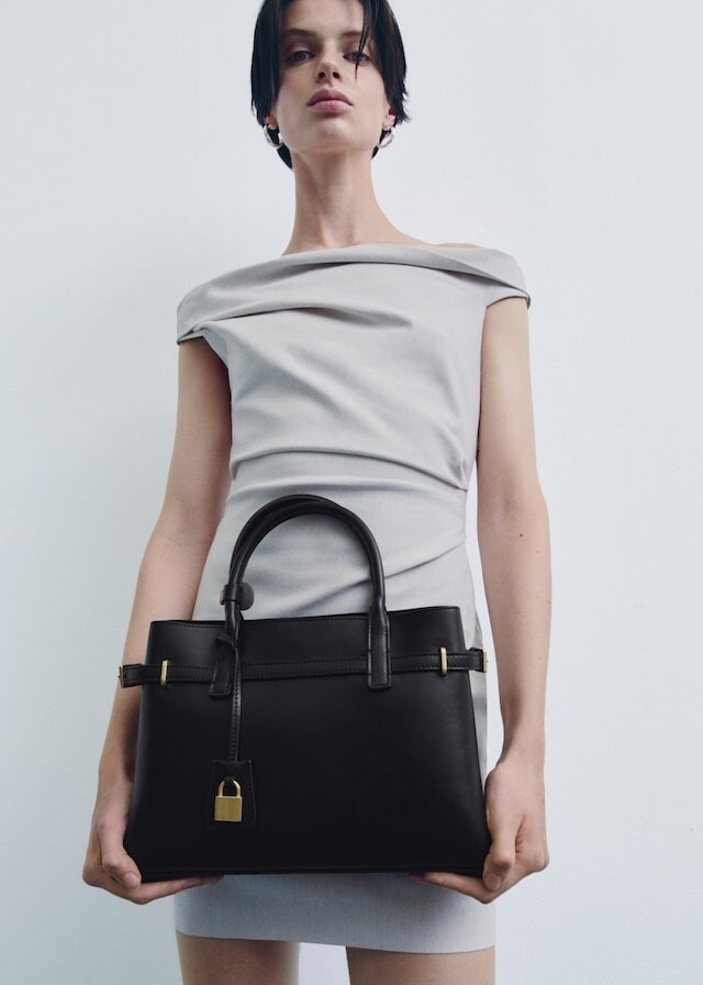 Rebajas de invierno en bolsos de mujer.