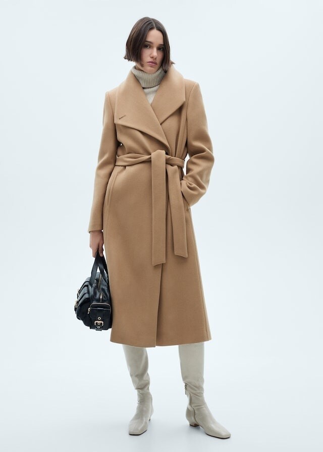 Rebajas de invierno en abrigos de mujer.