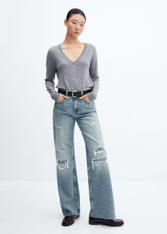 Girl wearing wideleg jeans