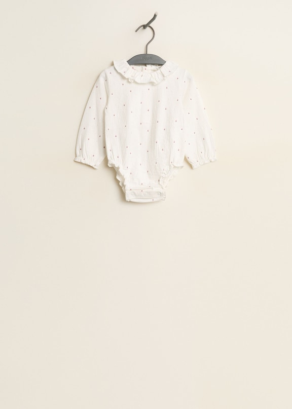 How to dress a newborn in August.