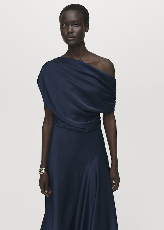 Wedding guest outfit fall.