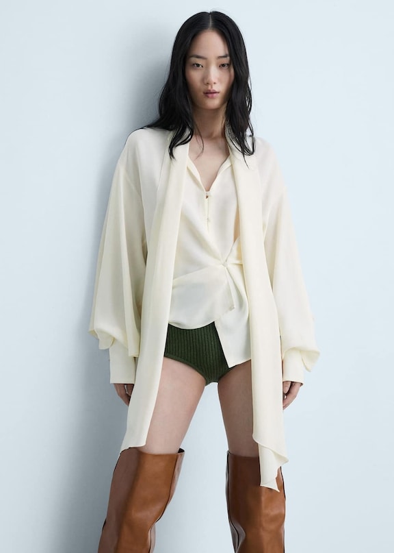 Look with women's oversize shirt.