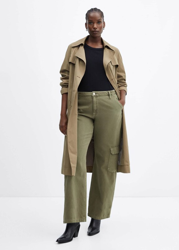 Woman wearing a pair of cargo trousers.