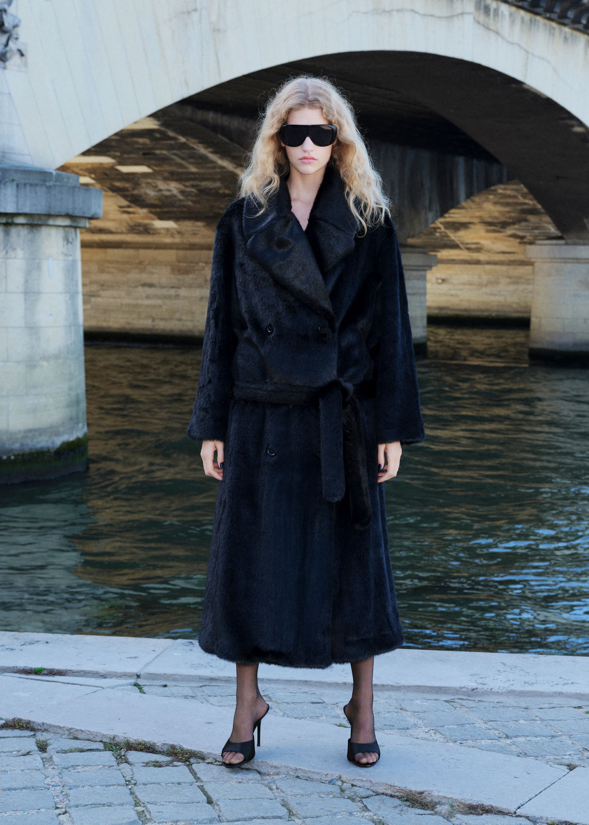 Woman sitting on the floor in a long grey knitted dress